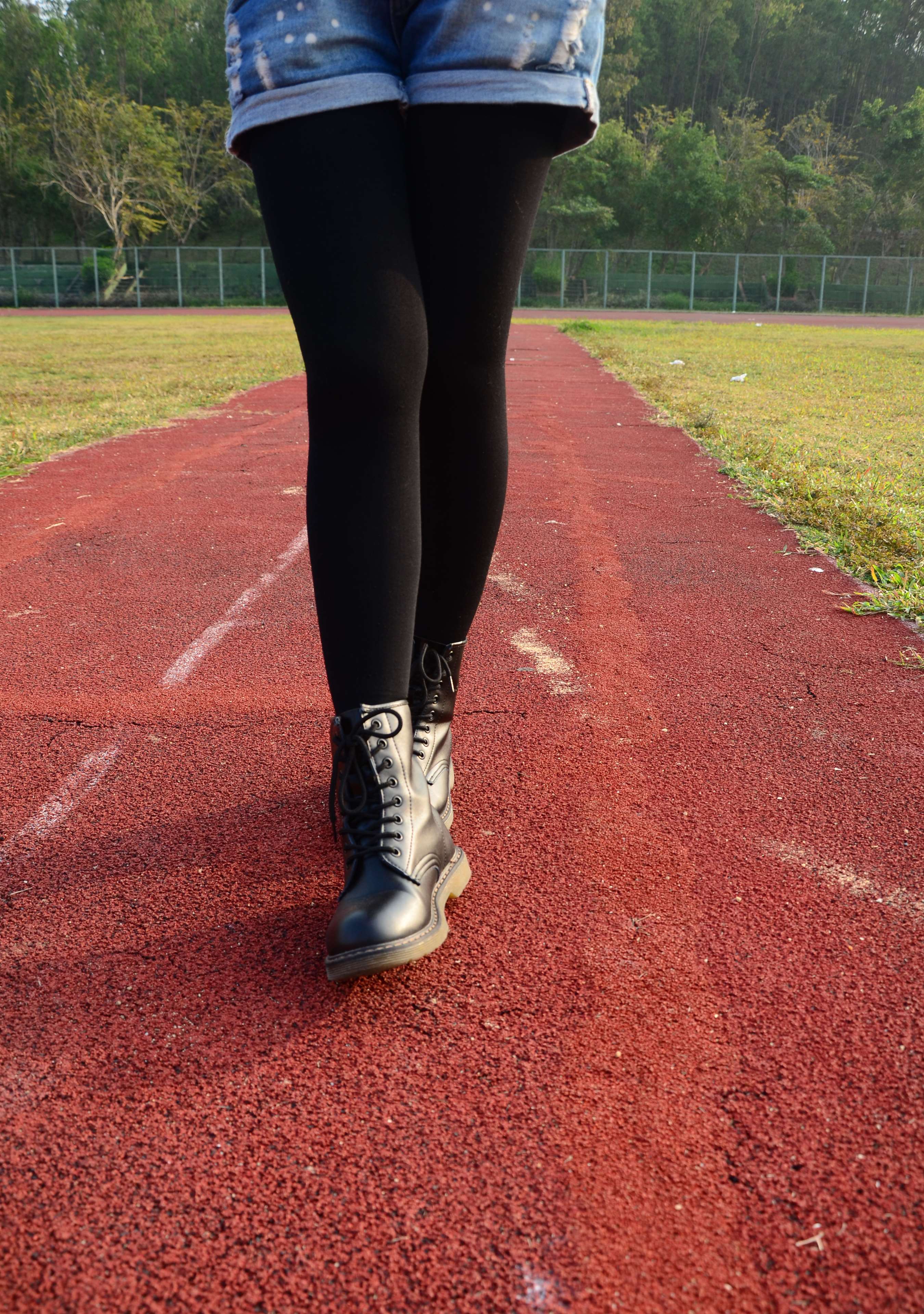 《短靴の斑点袜》作品图