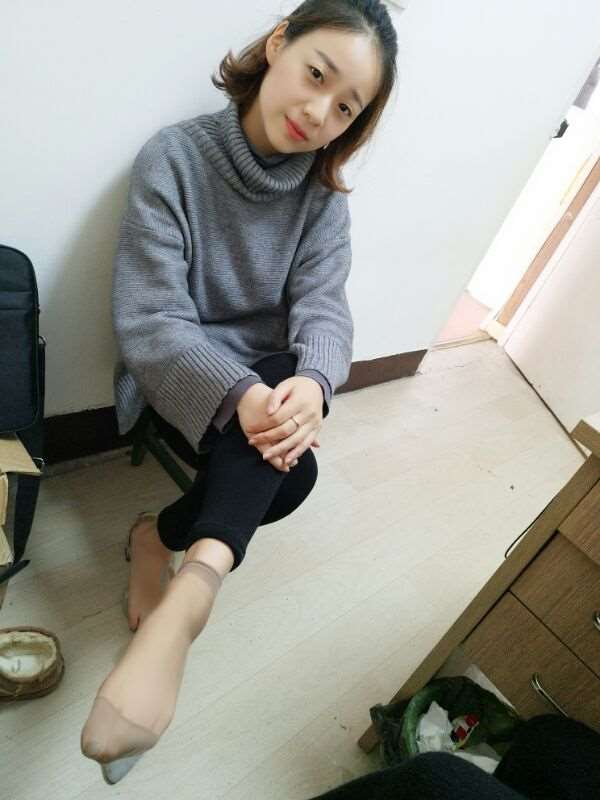 《梦梦的短丝脚丫》作品图