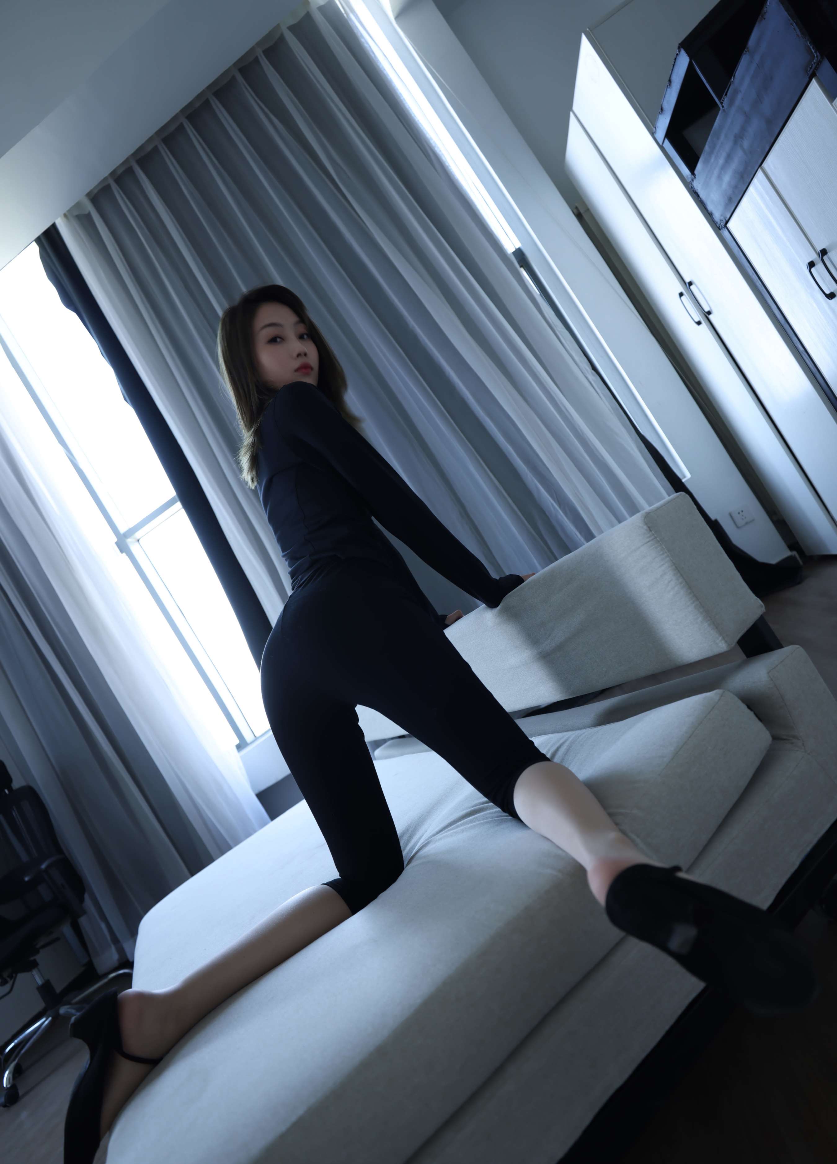 《霖霖高跟の肉丝足》作品图