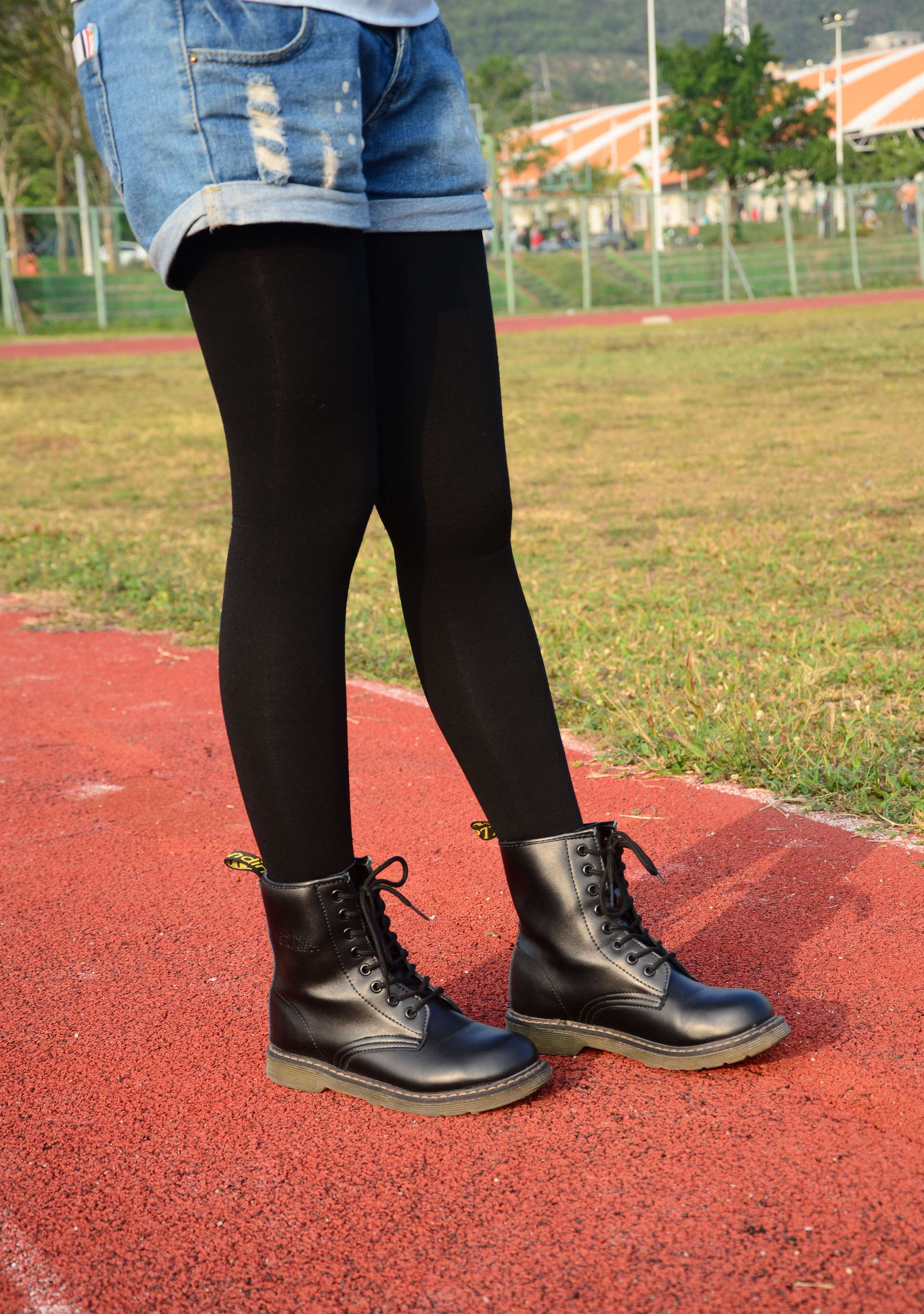 《短靴の斑点袜》作品图