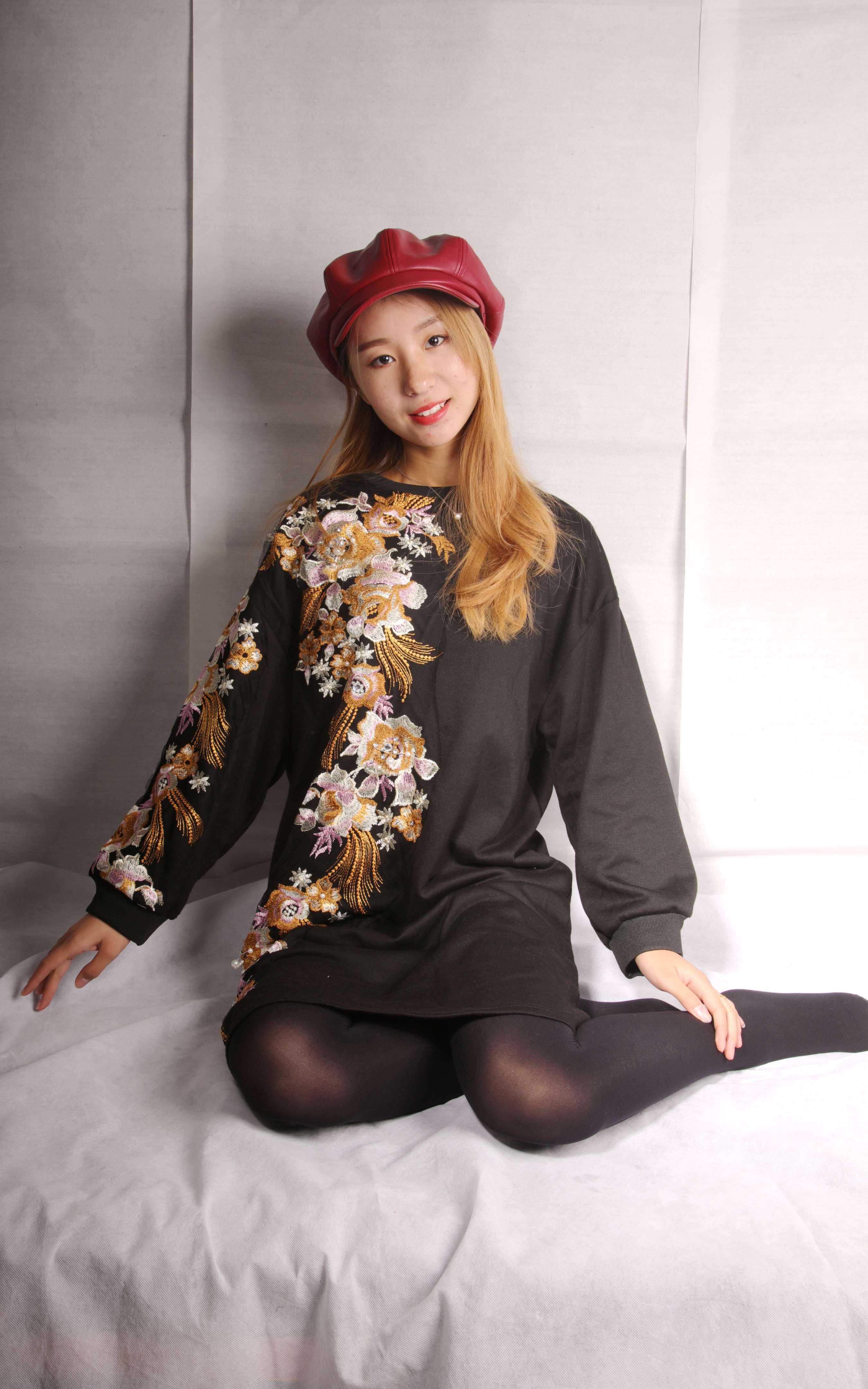 《大三舞蹈系师妹燕妮裤袜厚丝》作品图