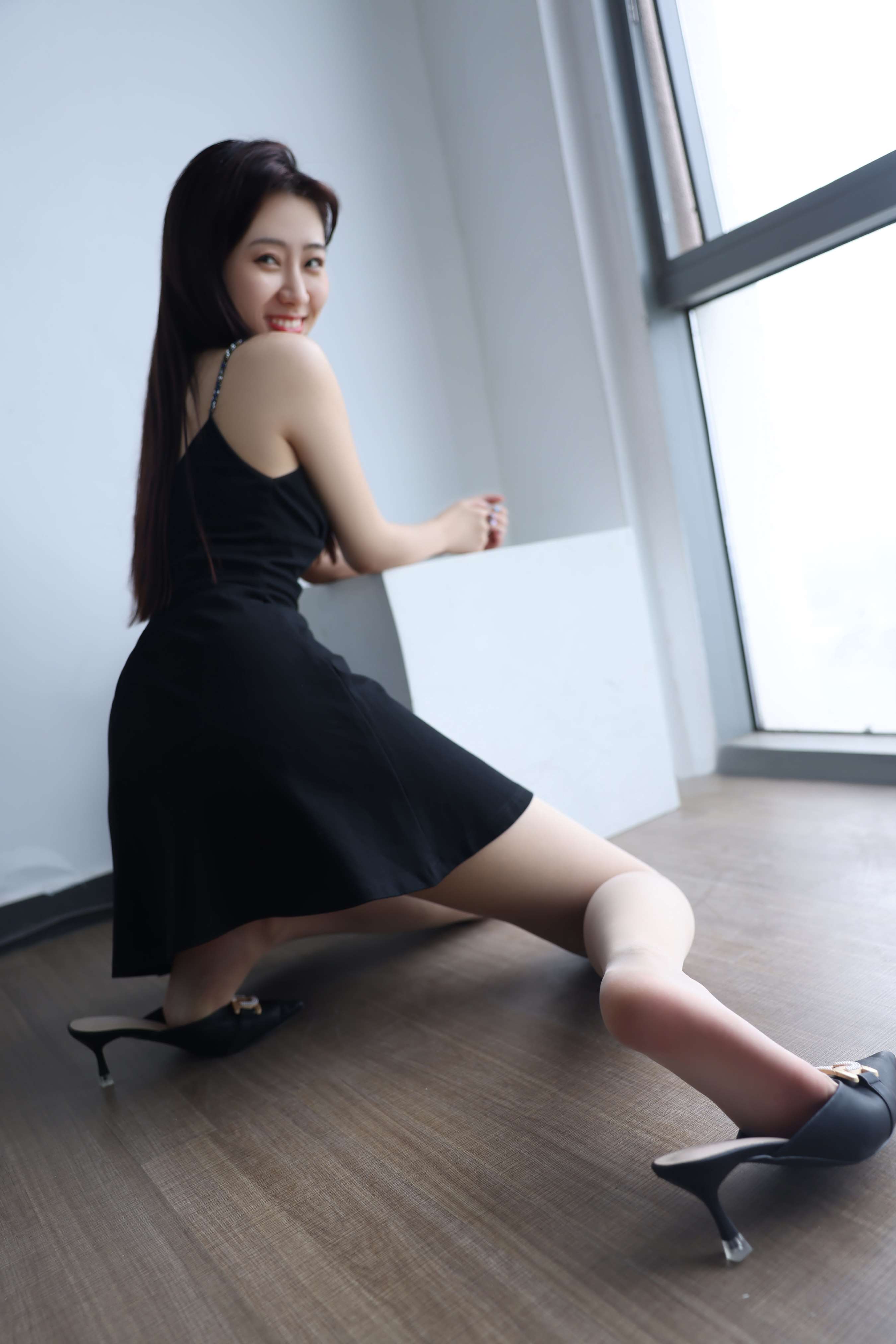 《沫沫高跟の肉丝脚》作品图