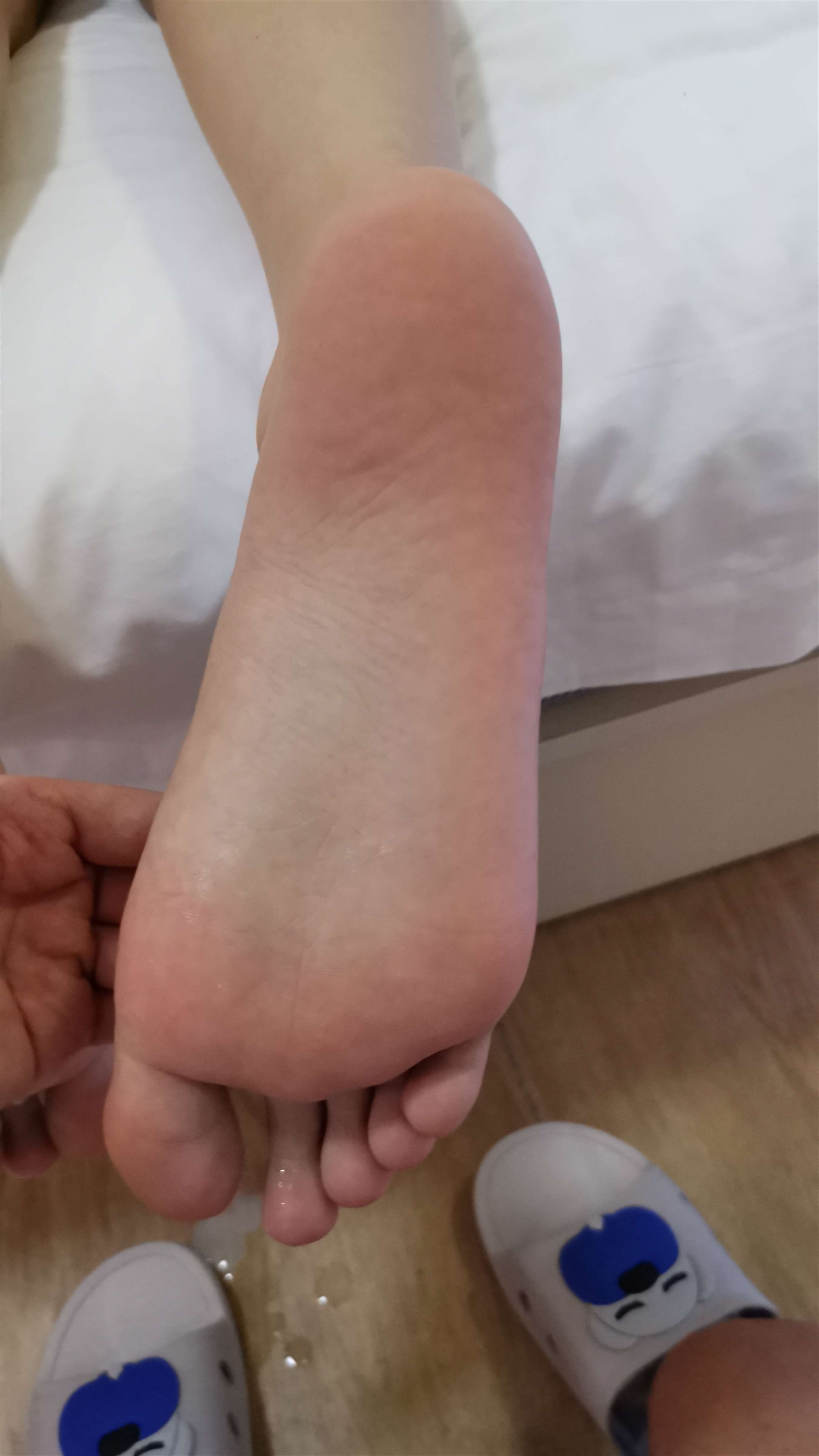 《红色脚丫【套图+视频】》作品图