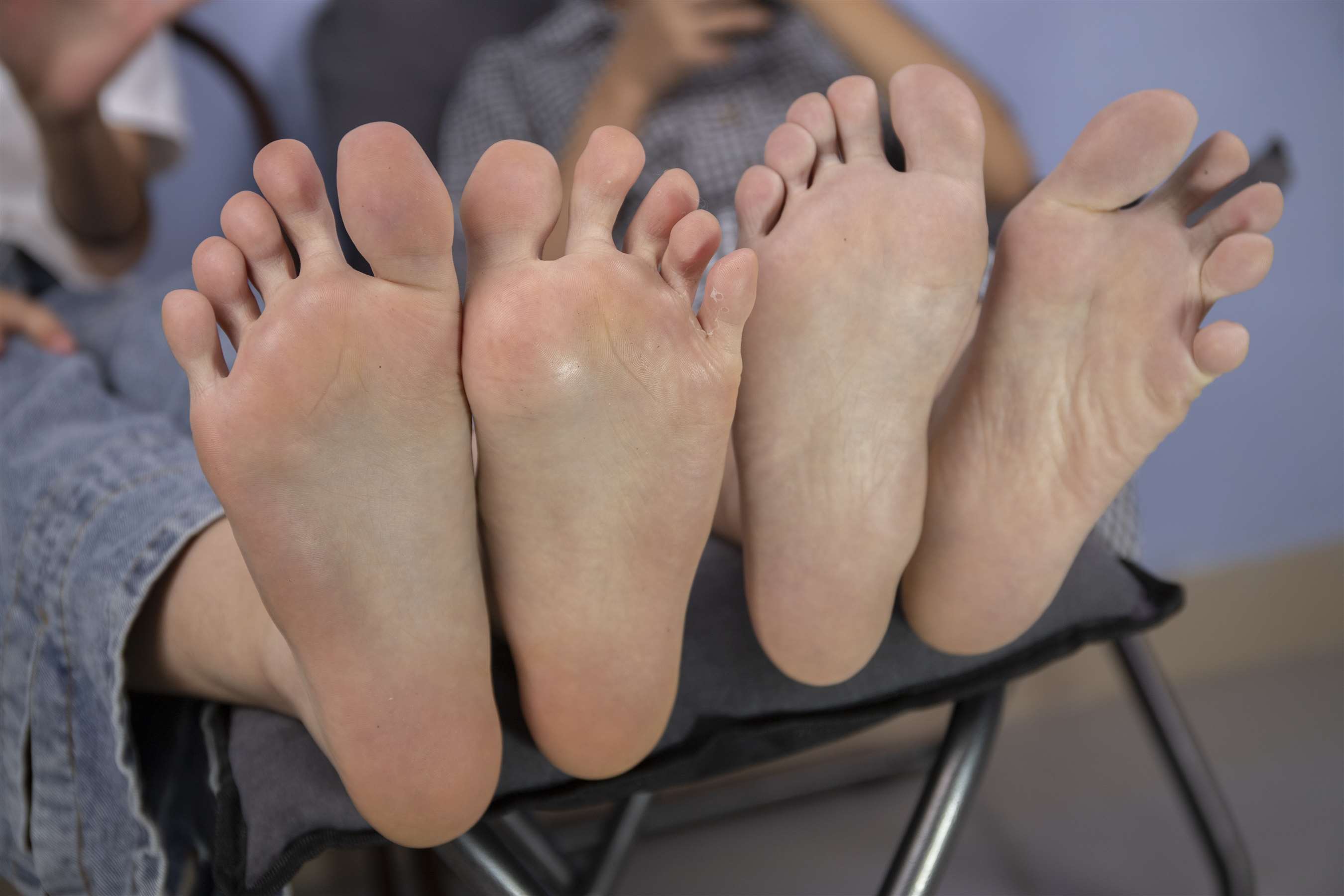 《诗诗和彭彭脚对脚【套图+4K视频】》作品图