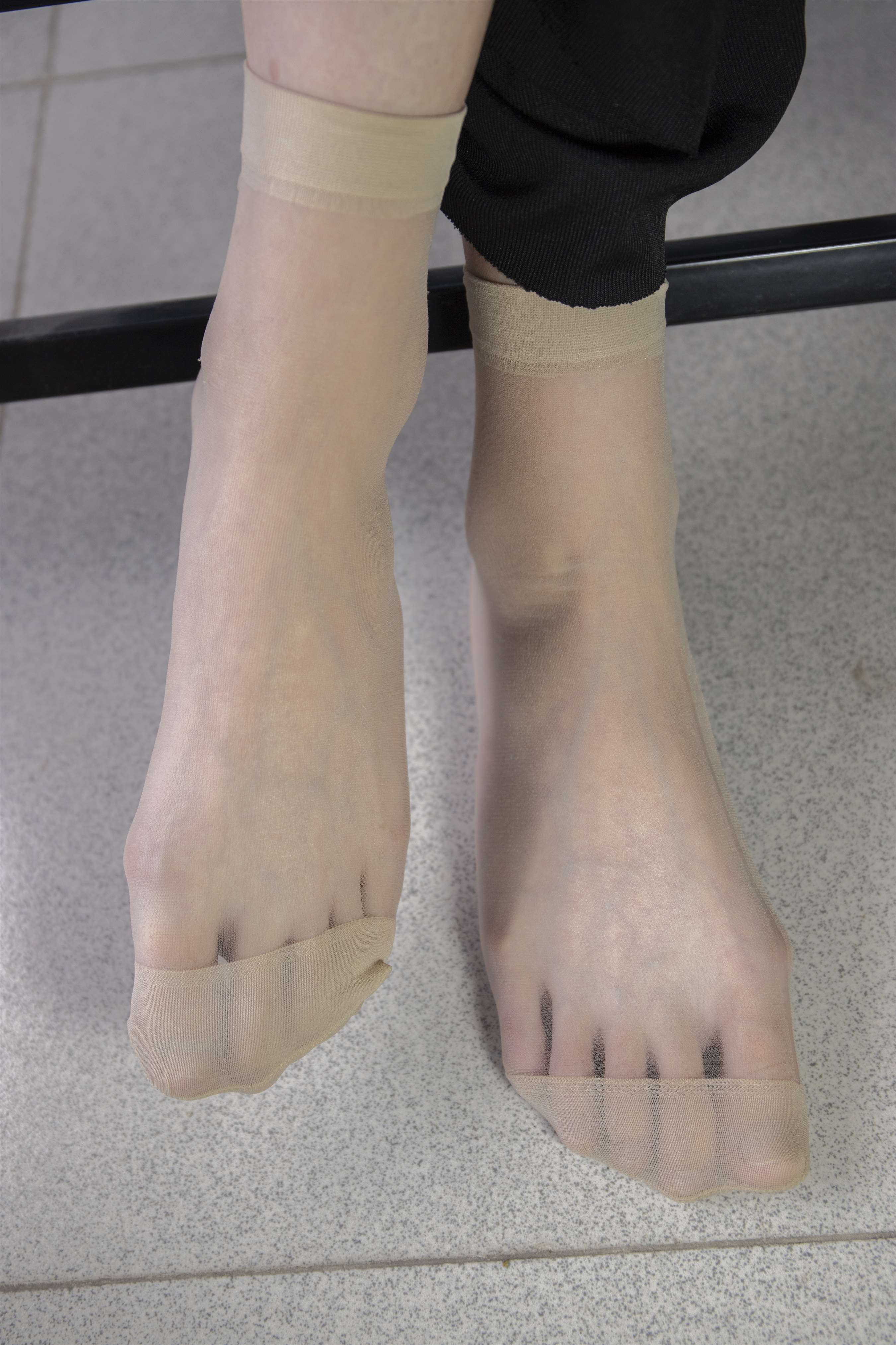 《模特诗敏办公室秀肉丝脚丫【套图+4k视频】》作品图