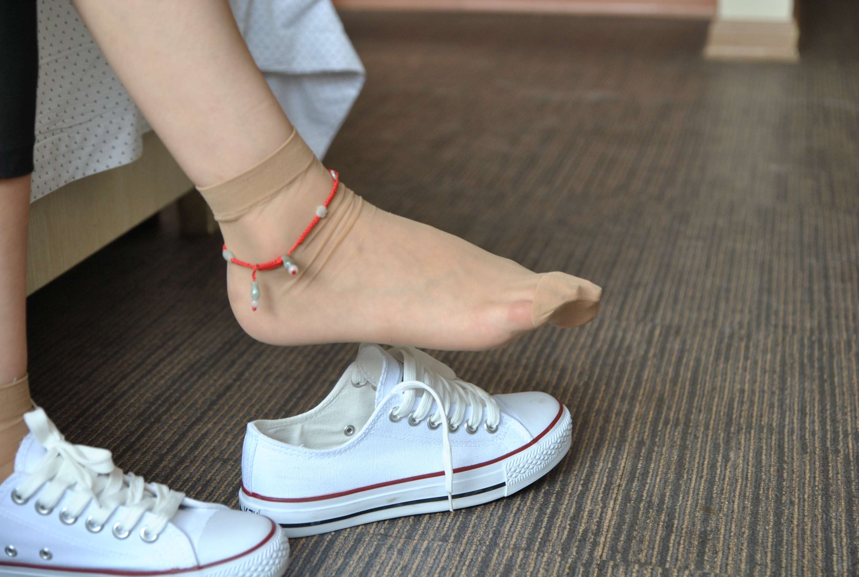 《红嫩的玉足》作品图