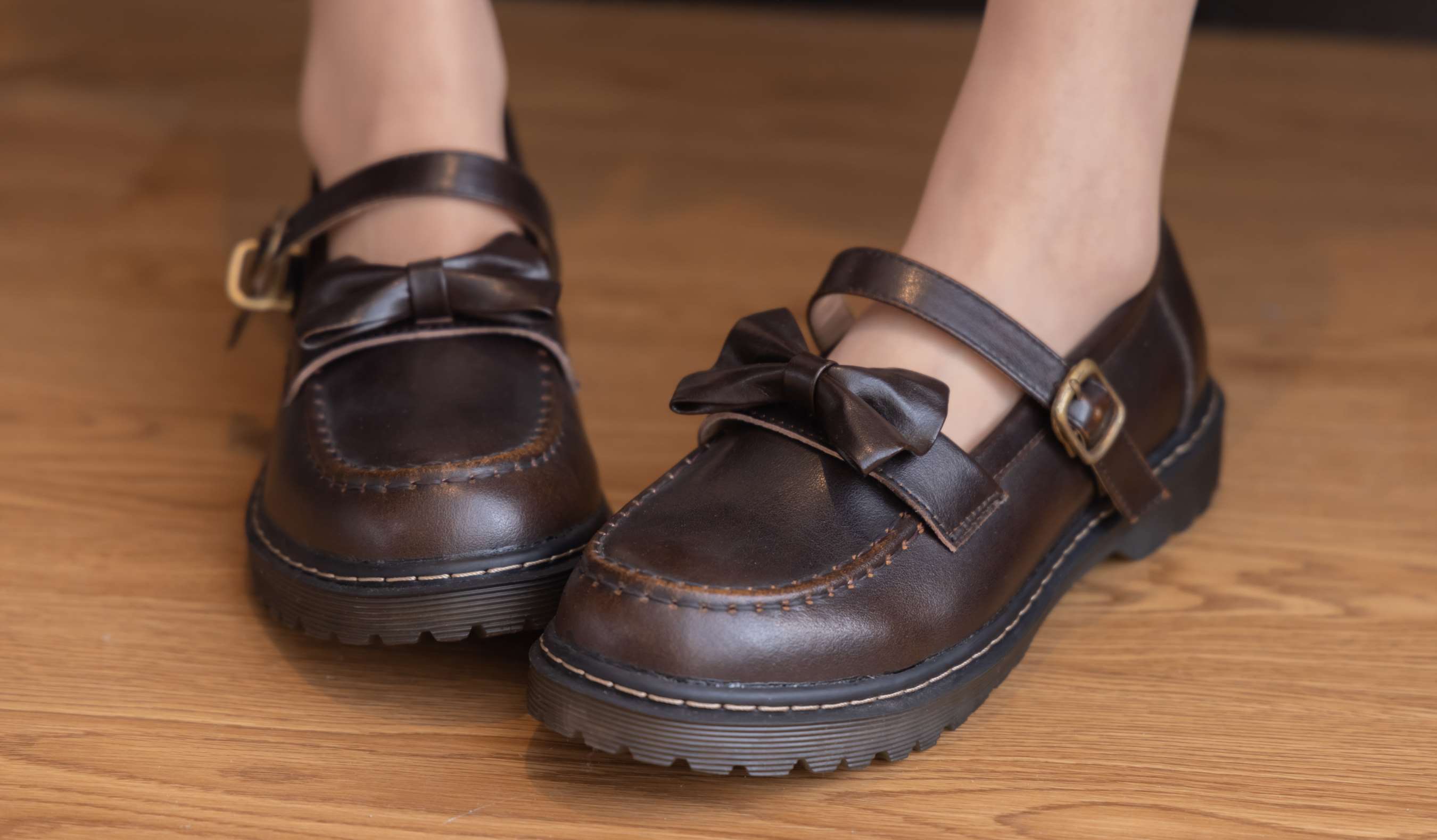 《稚予-JK制服、皮鞋、油亮肉丝》作品图