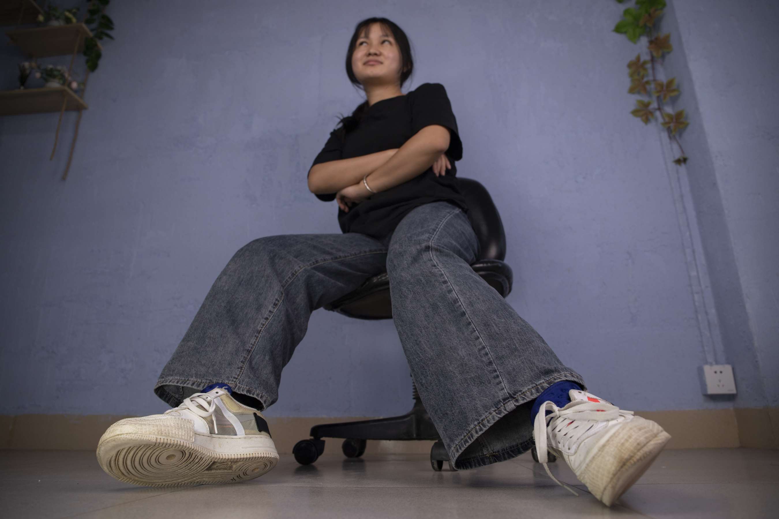 《大学生小梦一双原味棉袜嫩脚竟然有脚气！》作品图