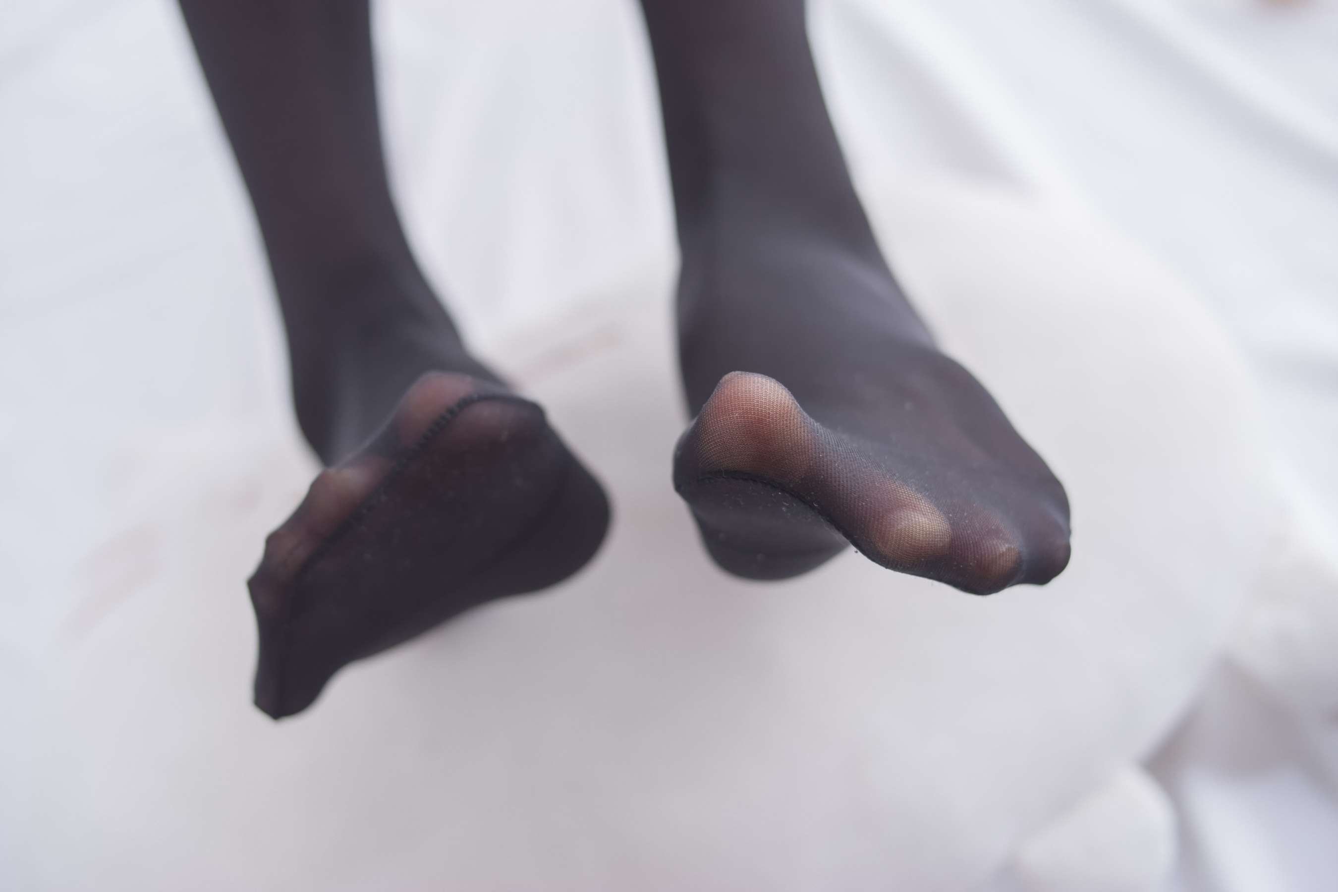 《日系JK制服少女の黑丝脚》作品图