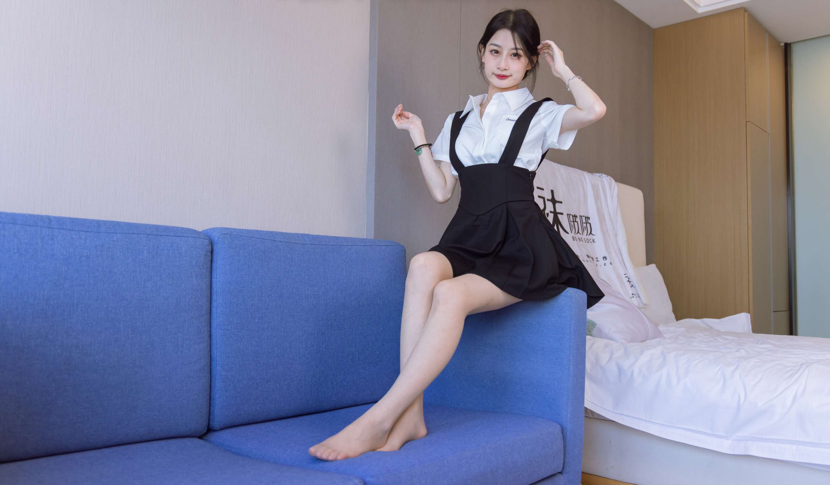 《苏苏-高跟鞋、肉丝、裸足、踩酸奶剧情》作品图