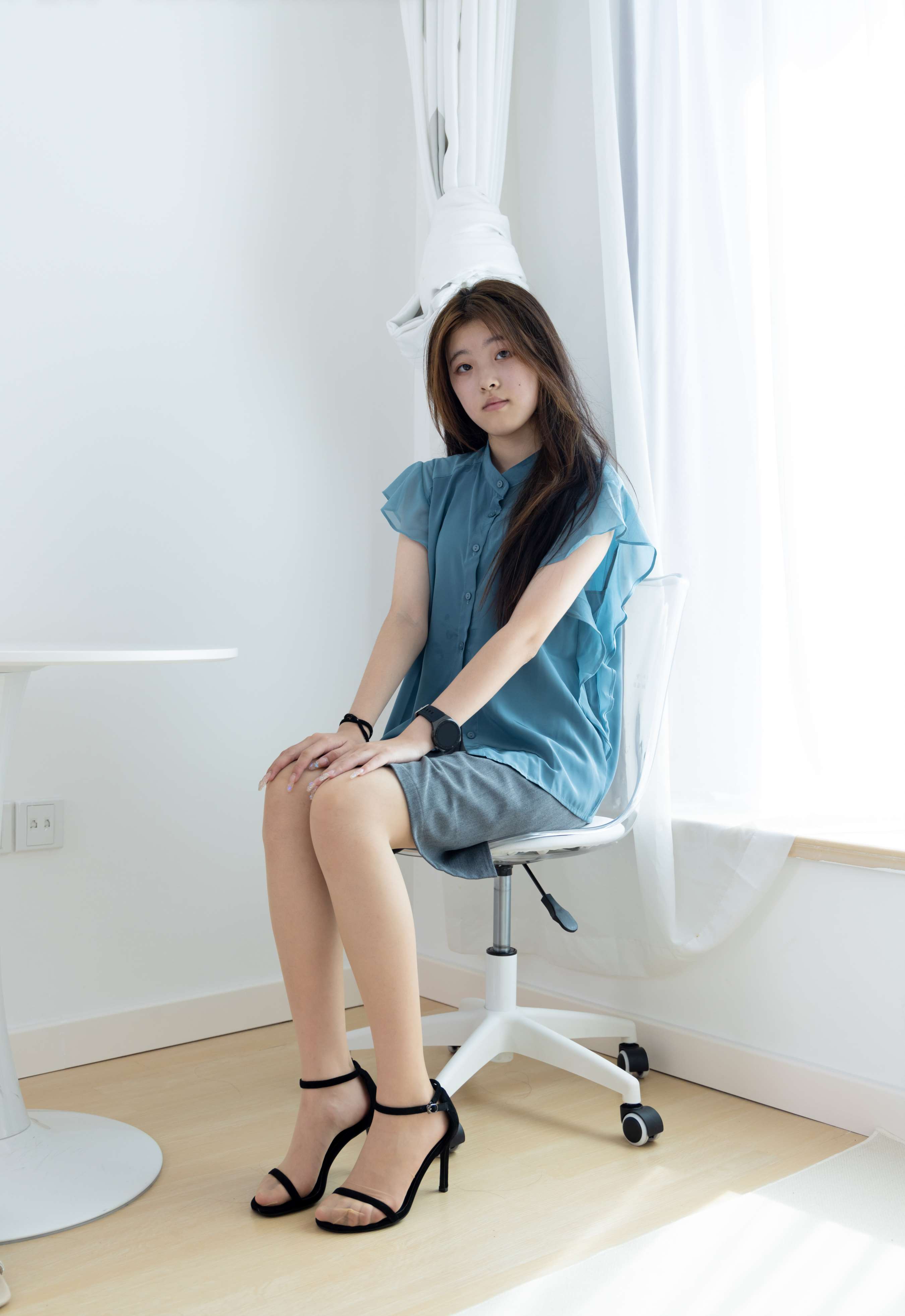 《小谨-穿透湖底的月》作品图