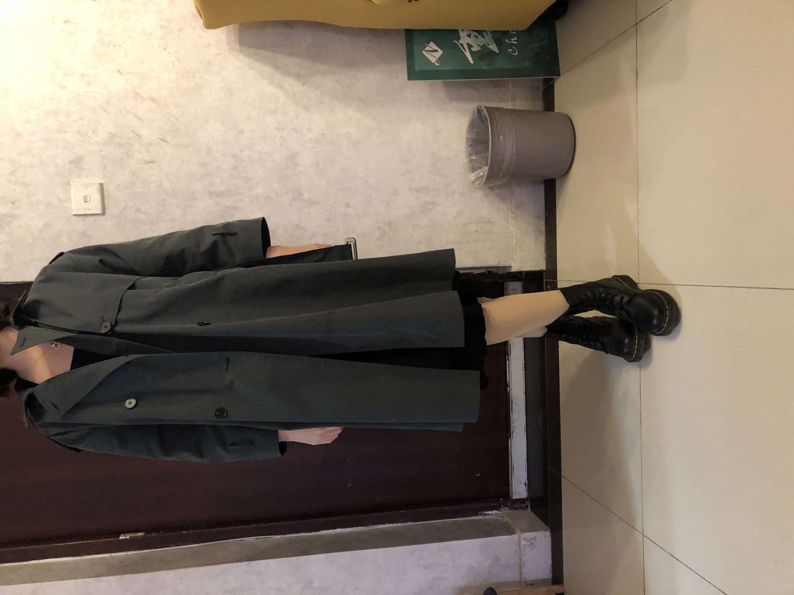 《校园的风衣小女神》作品图