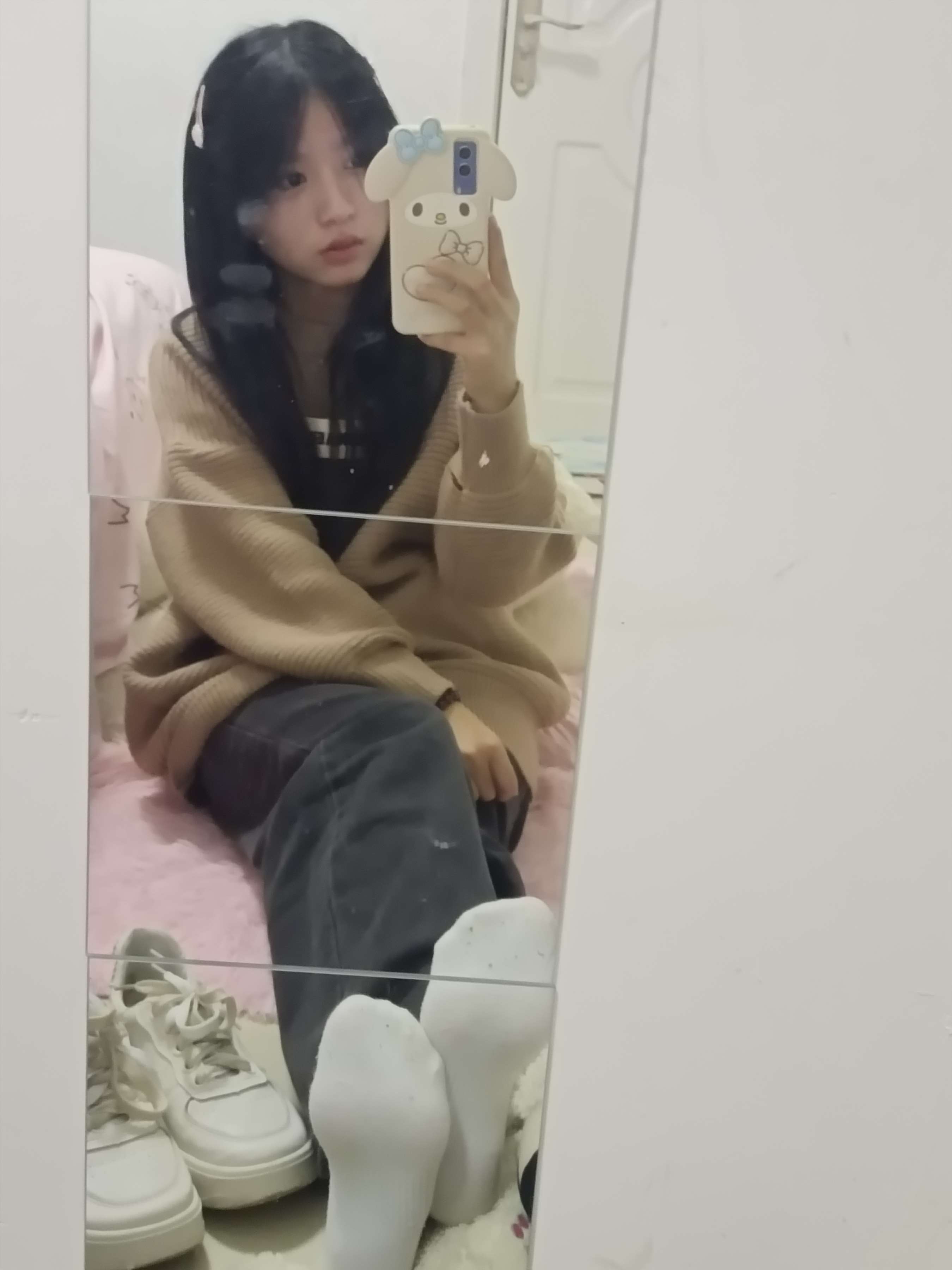 《少女自拍脚丫》作品图