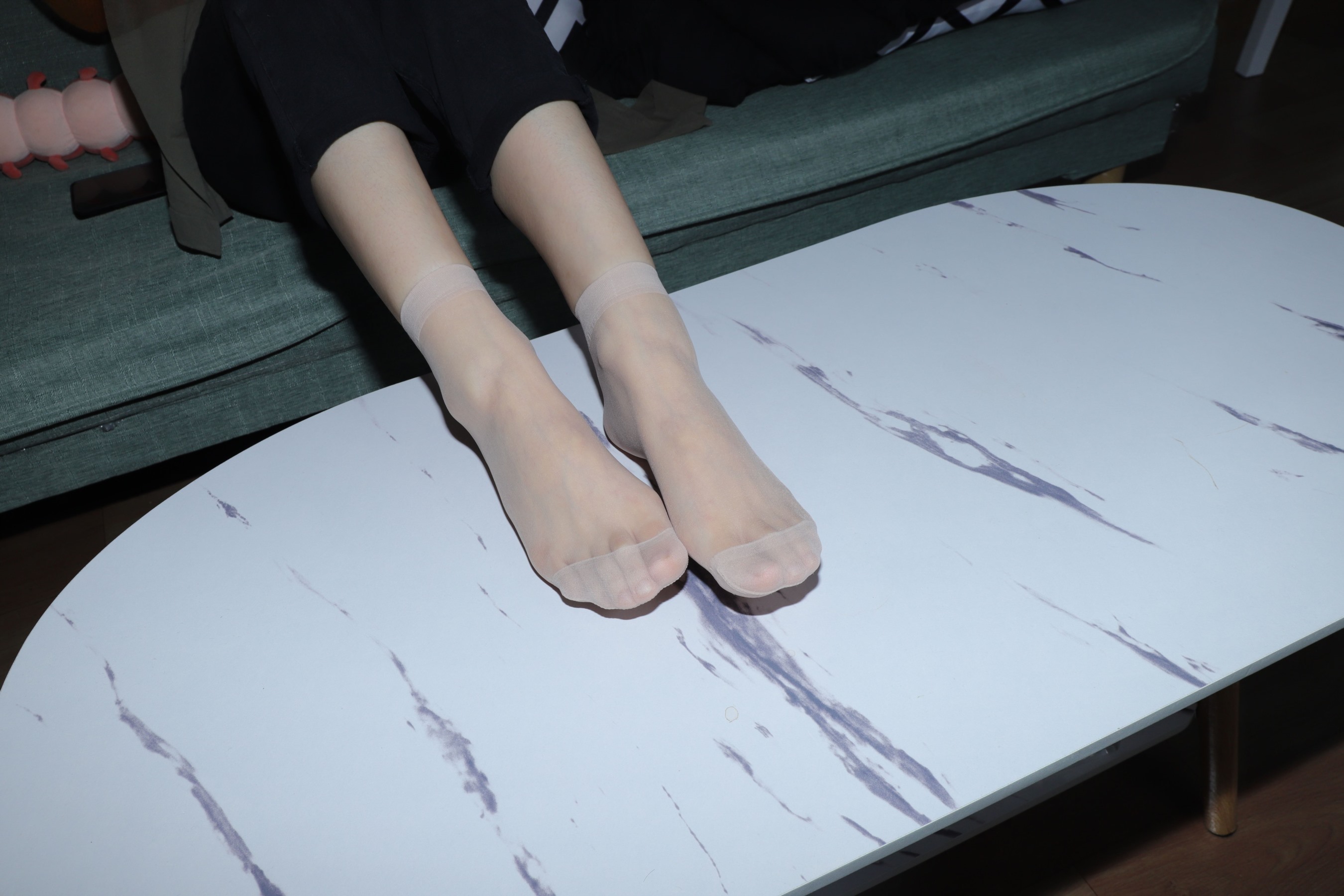 《精致少女短丝脚丫》作品图