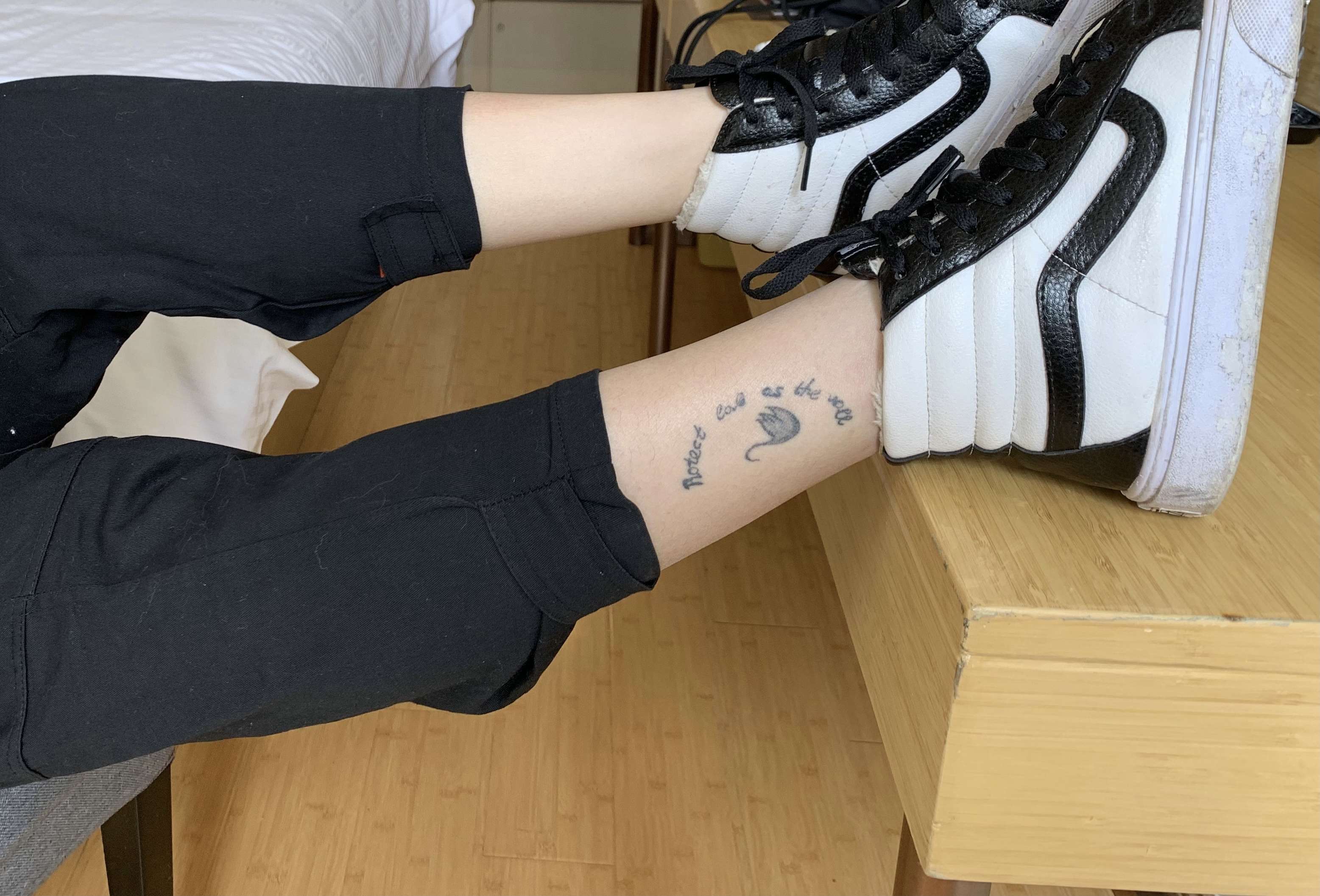 《旅馆yue拍白棉袜脚丫》作品图