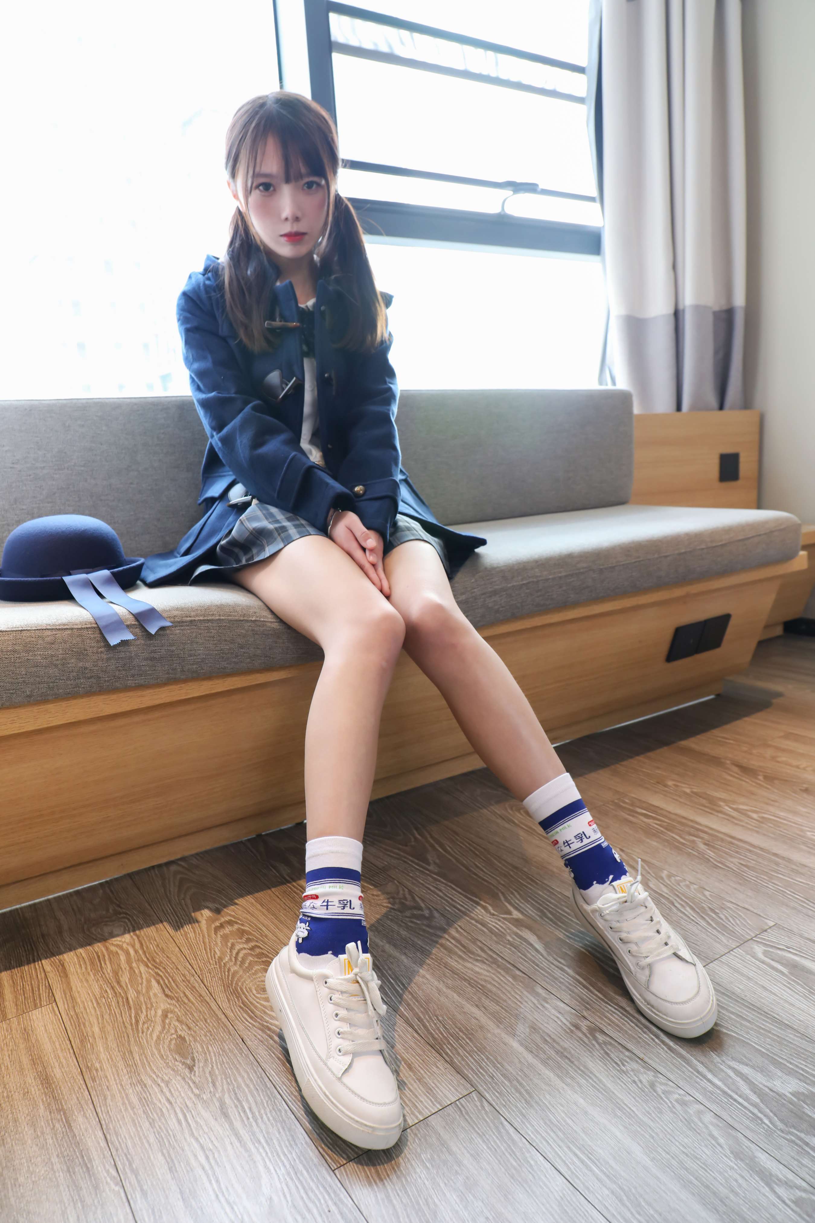 《樱子师妹板鞋棉袜裸足》作品图