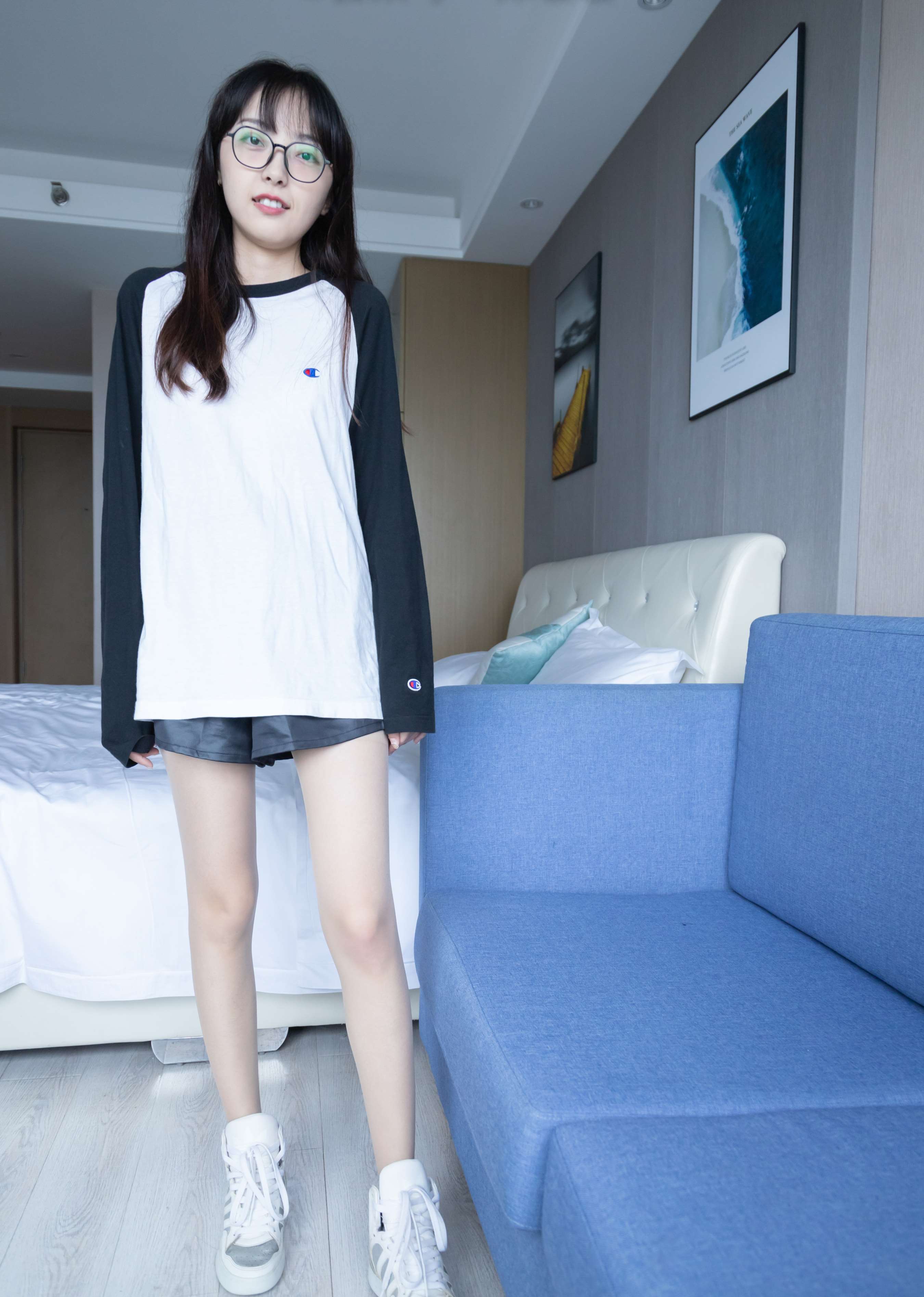 《小姐姐稚予阿迪板鞋の白色短棉袜套肉丝》作品图