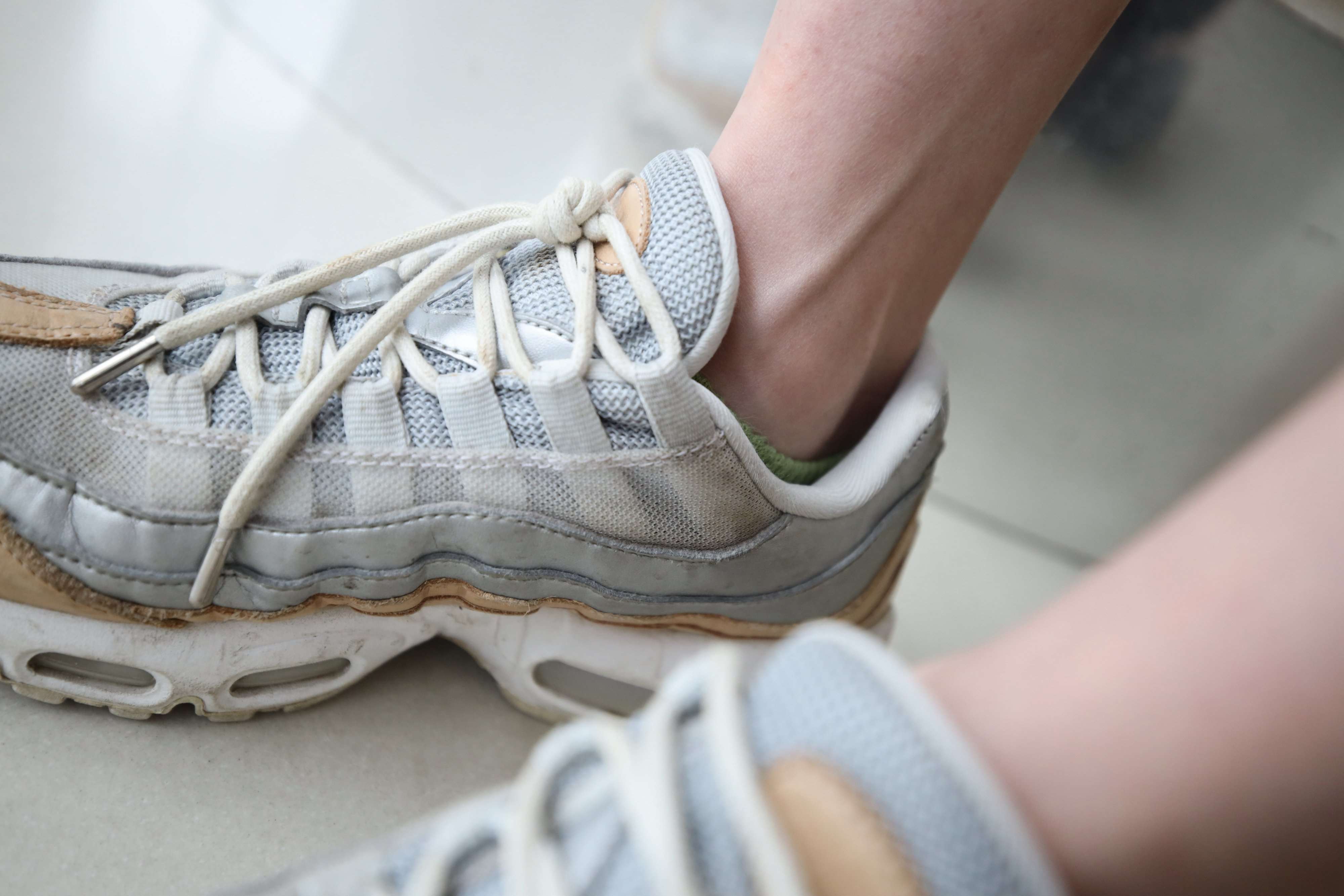 《少女运动鞋の棉袜脚》作品图