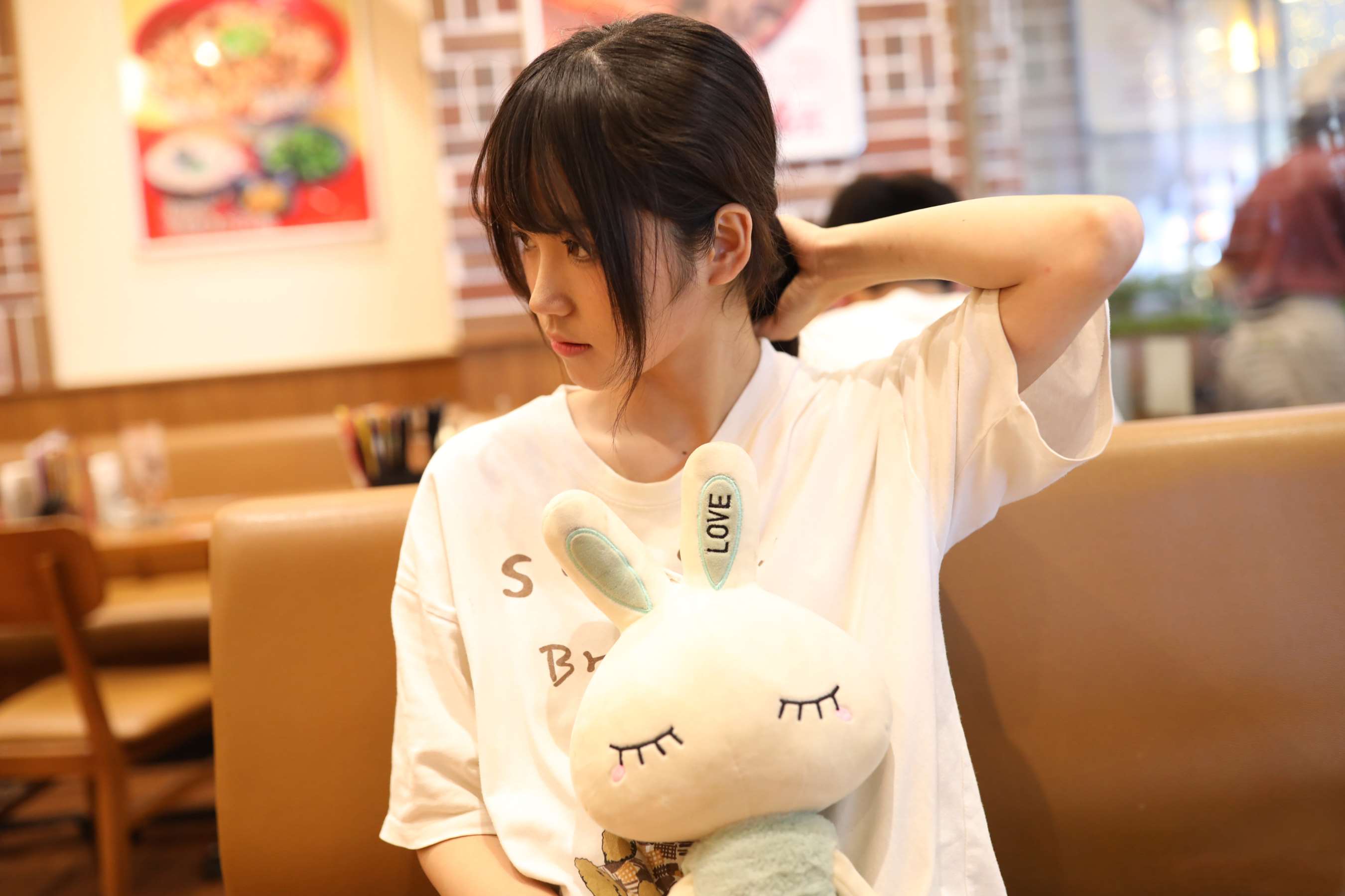 《莹莹KTV里展棉袜脚》作品图