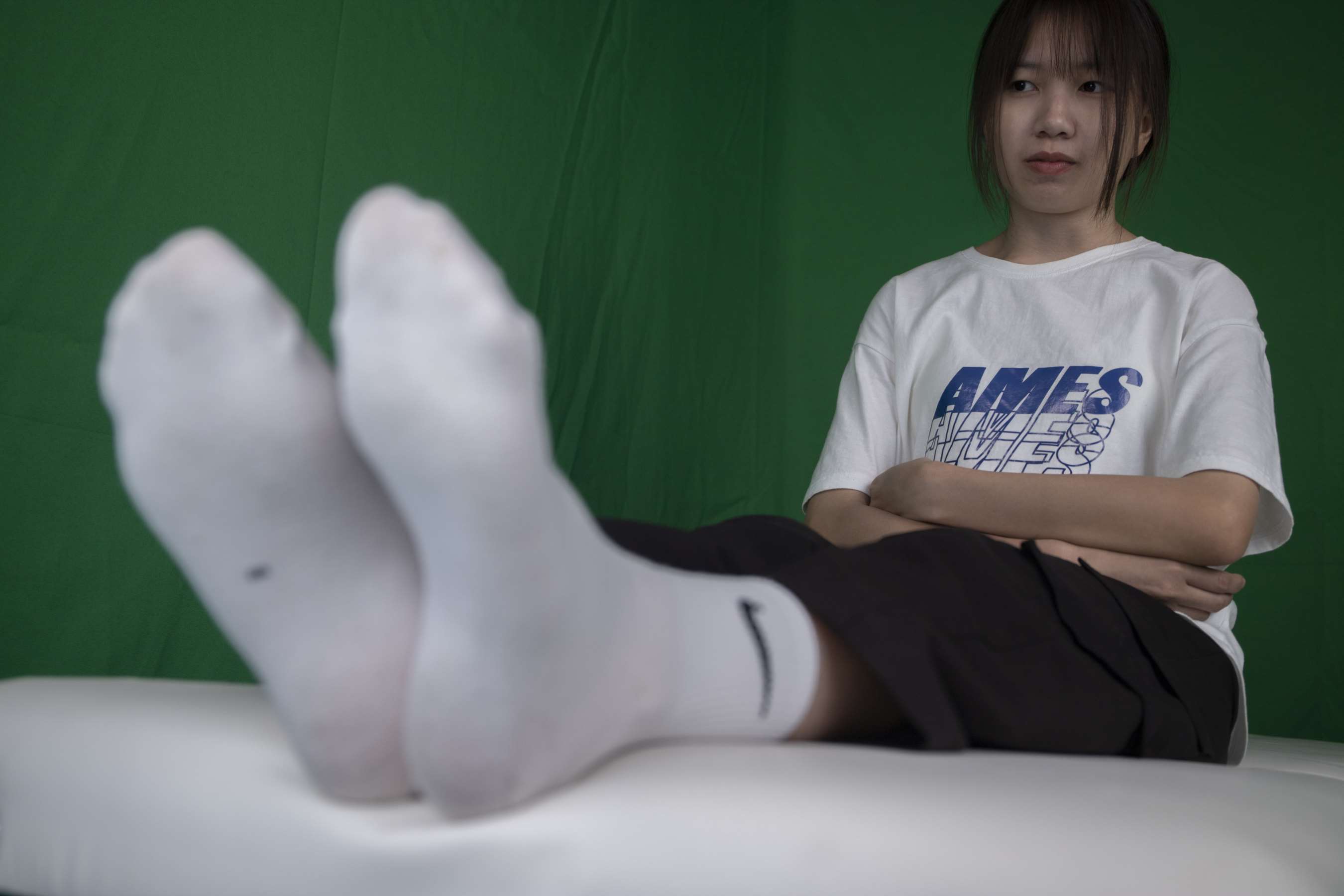 《清纯师妹晓琴展骨感脚丫》作品图