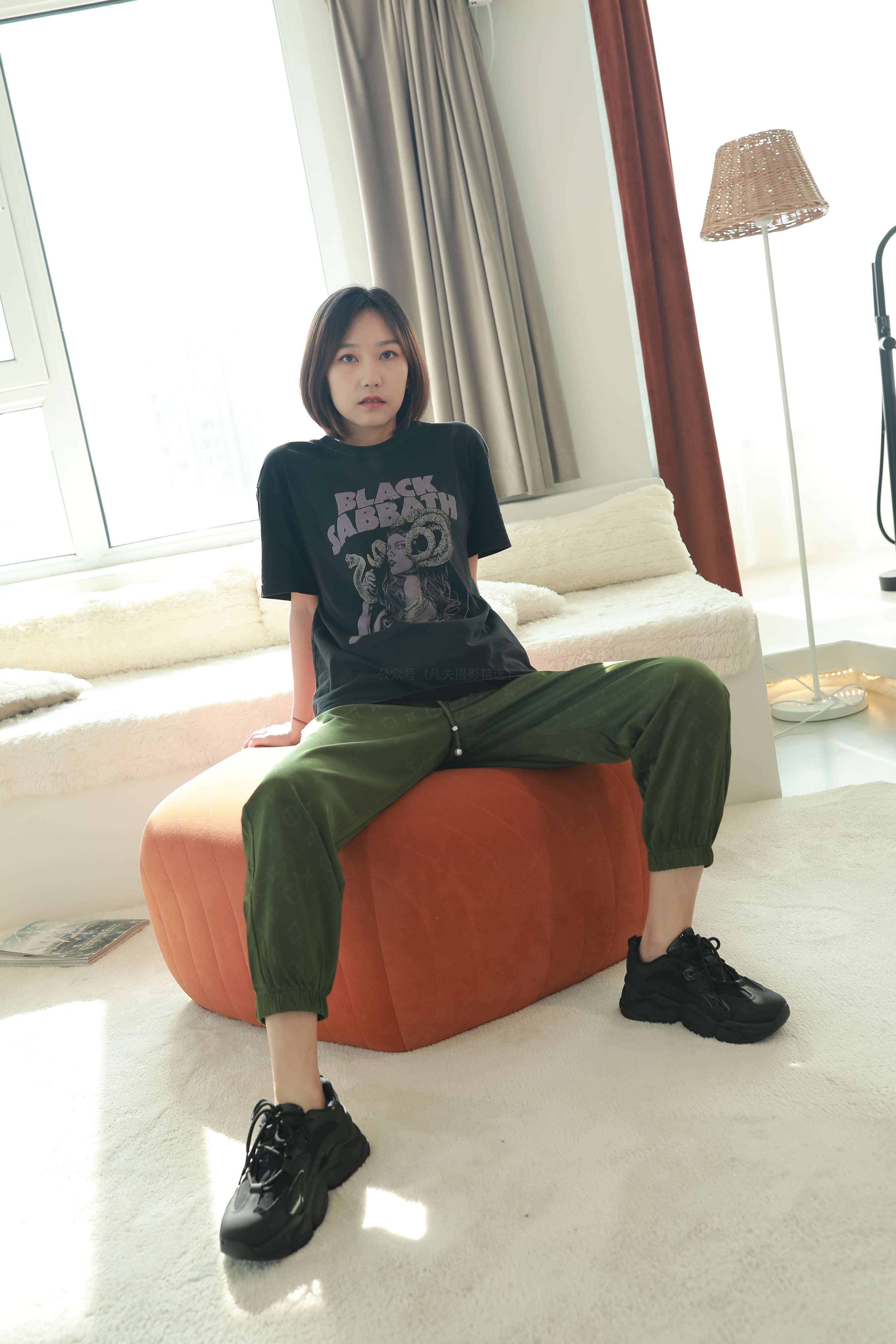 《子轩板鞋船袜裸足》作品图