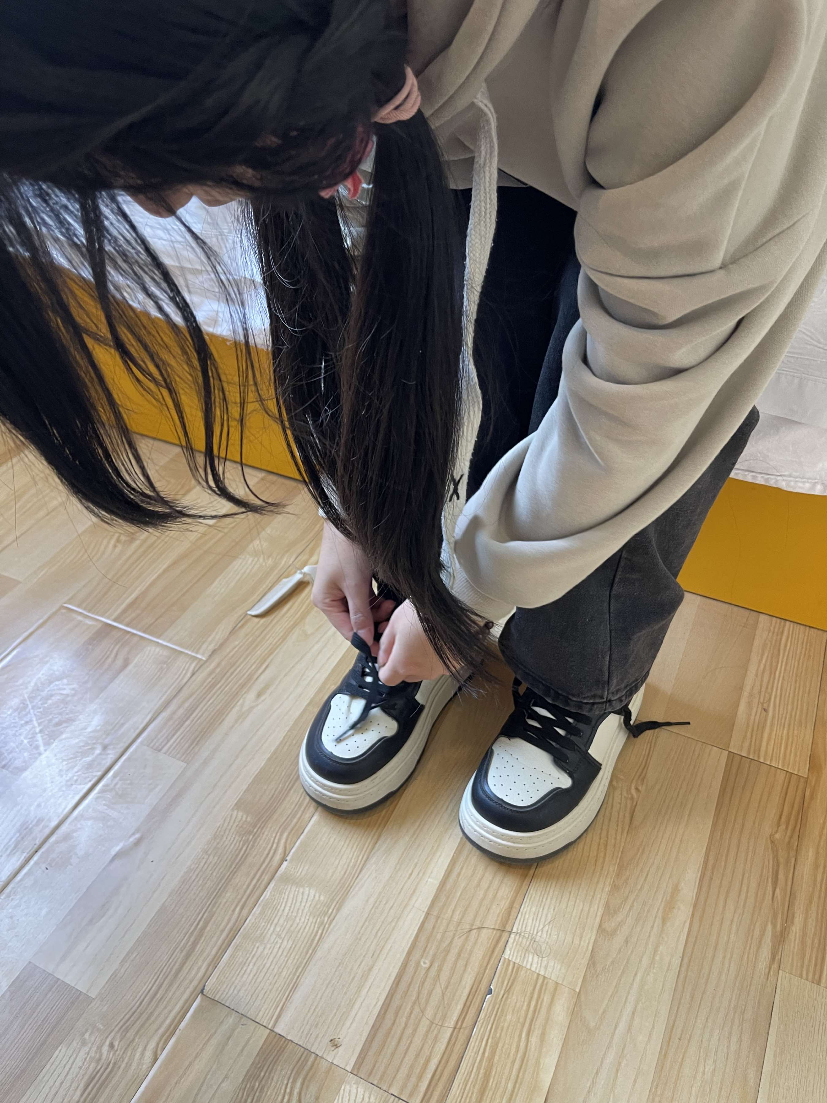 《少女棉袜脚丫》作品图