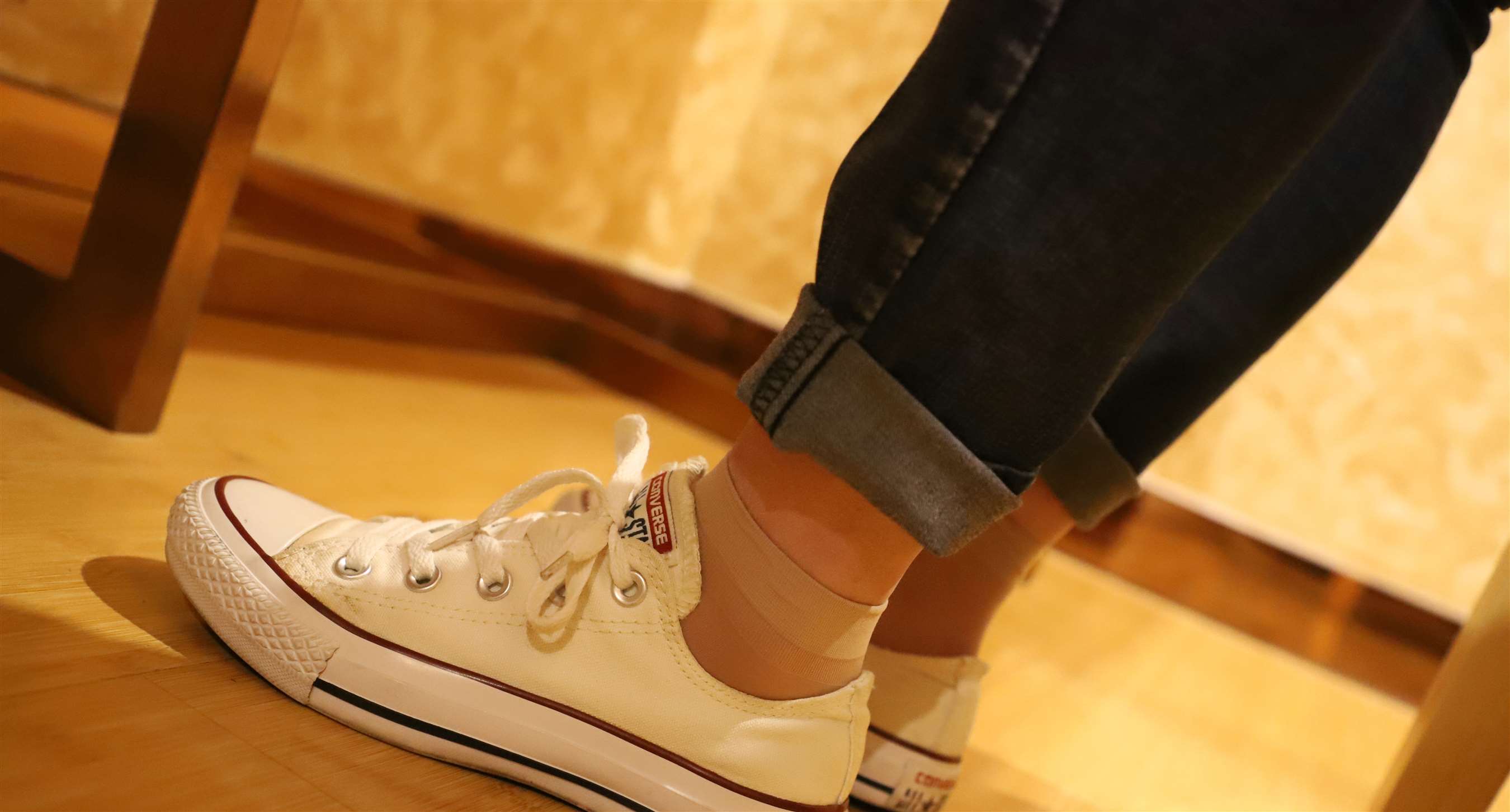 《大学生小罗38码脚》作品图