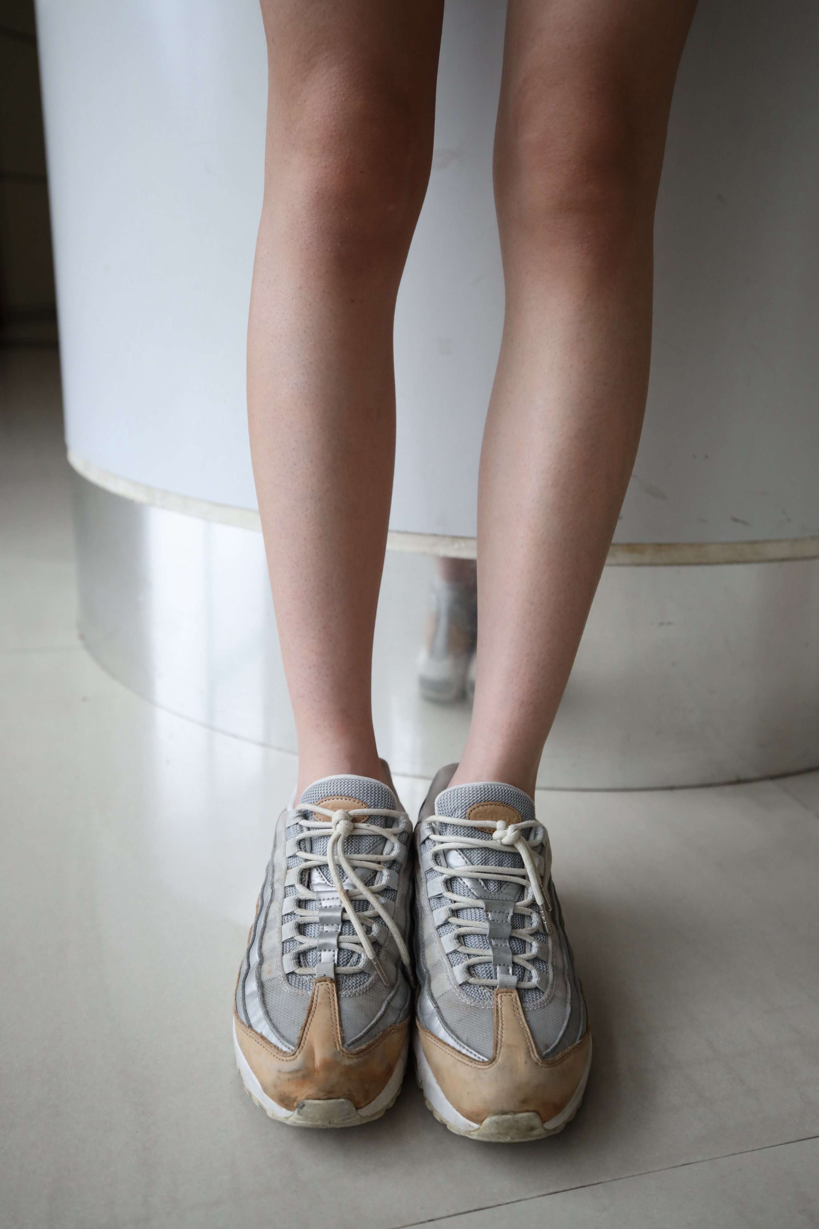 《少女运动鞋の棉袜脚》作品图