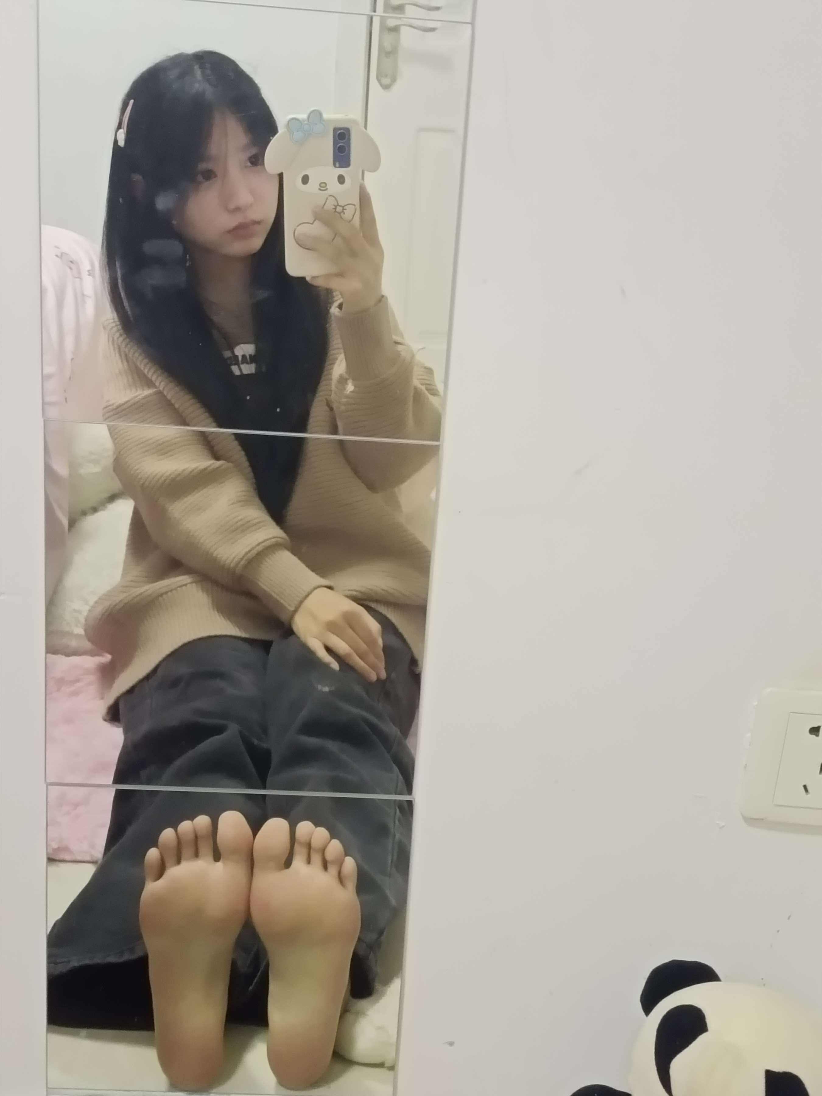 《少女自拍脚丫》作品图