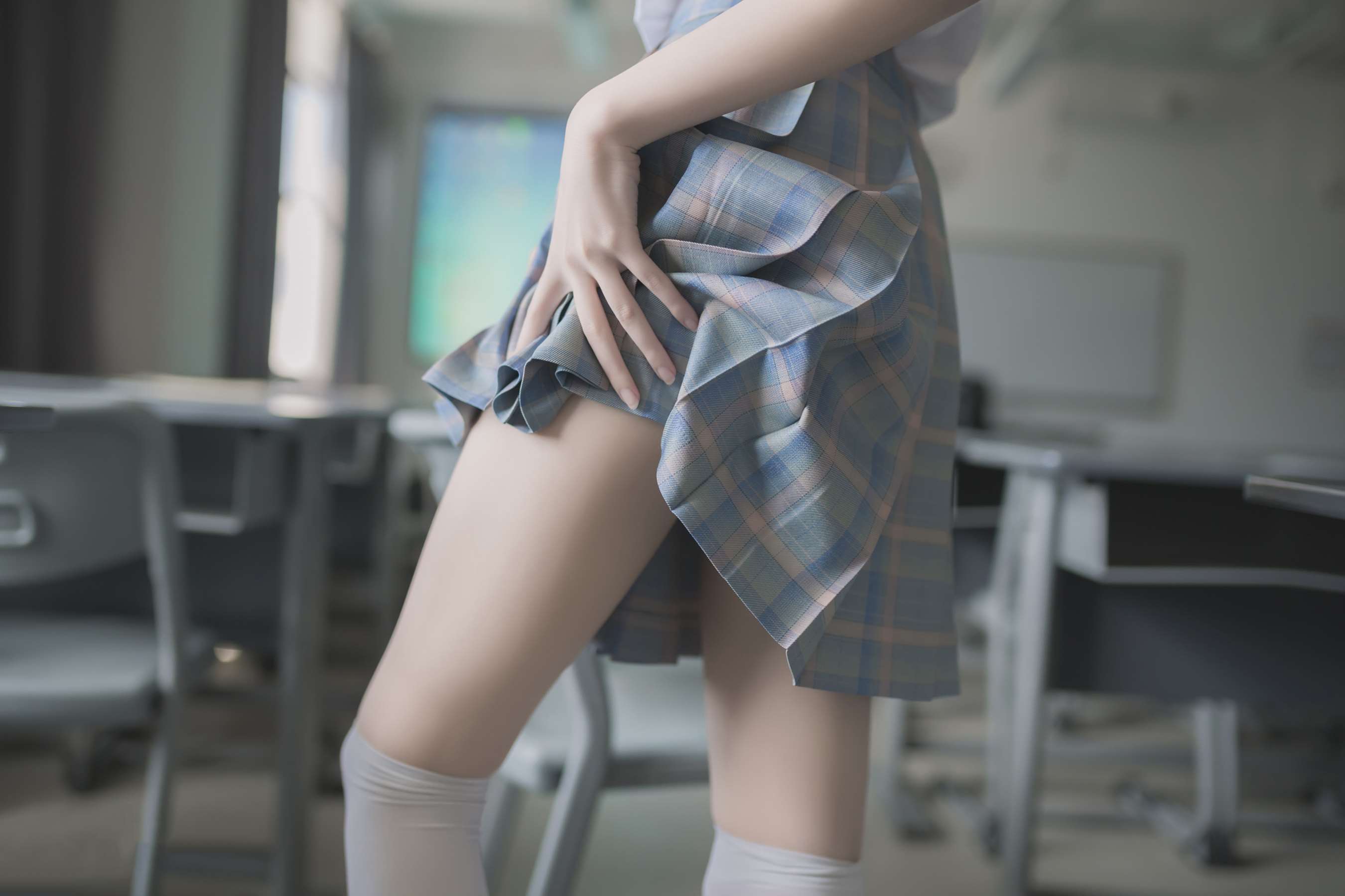 《教室里的JK白丝学妹》作品图