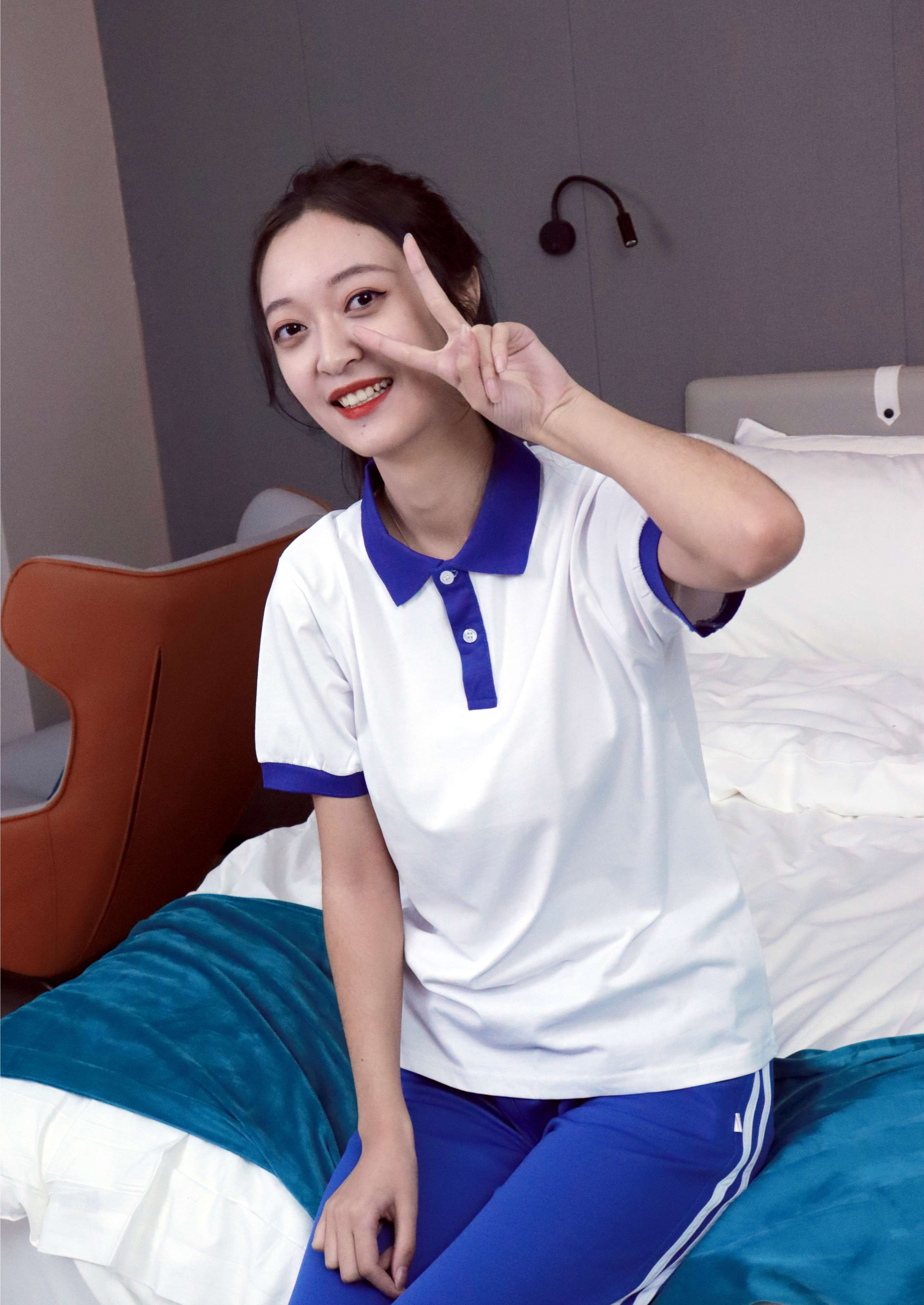 《依依~校服搭配37码运动鞋》作品图