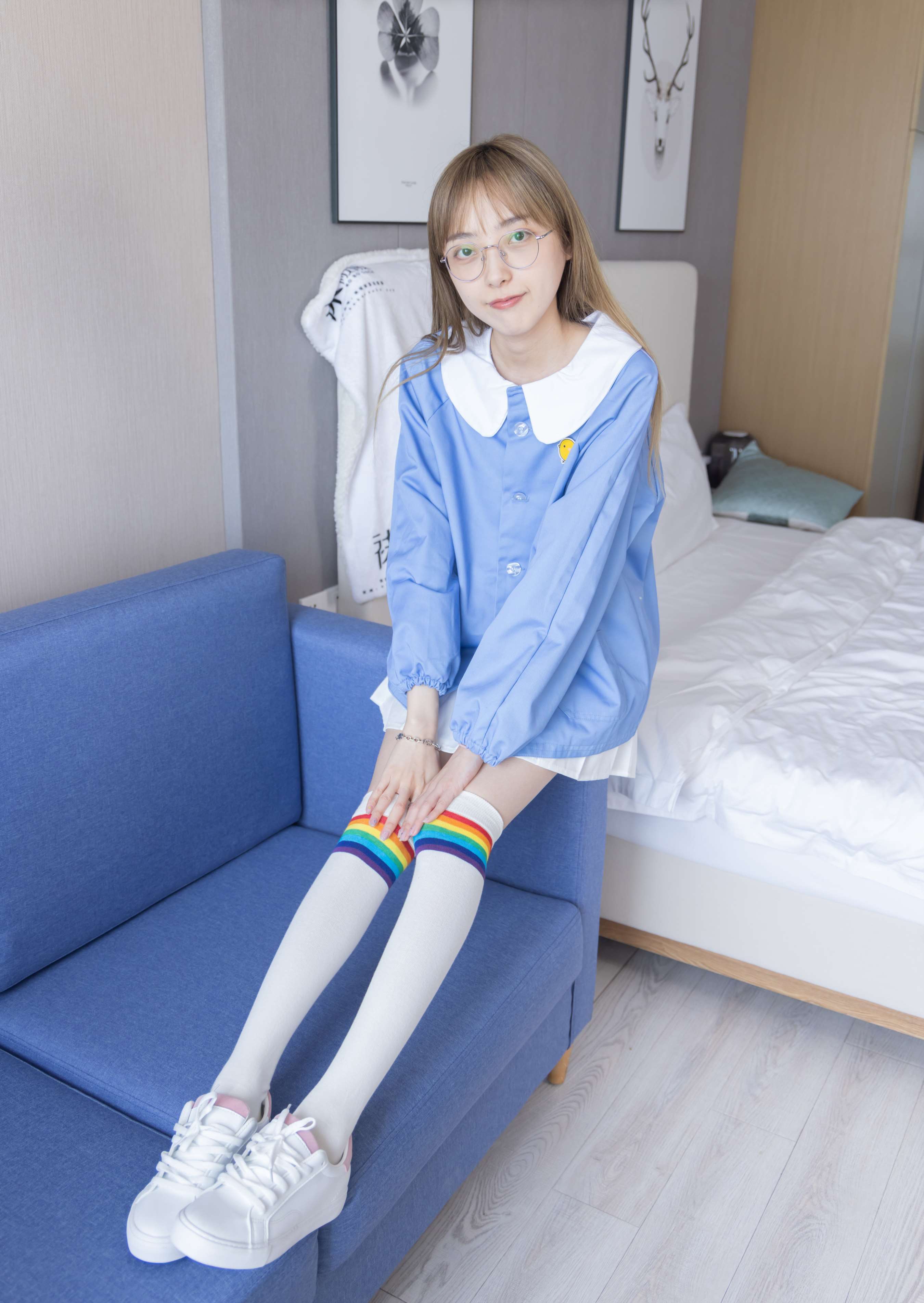 《稚予-板鞋の两双大腿袜》作品图