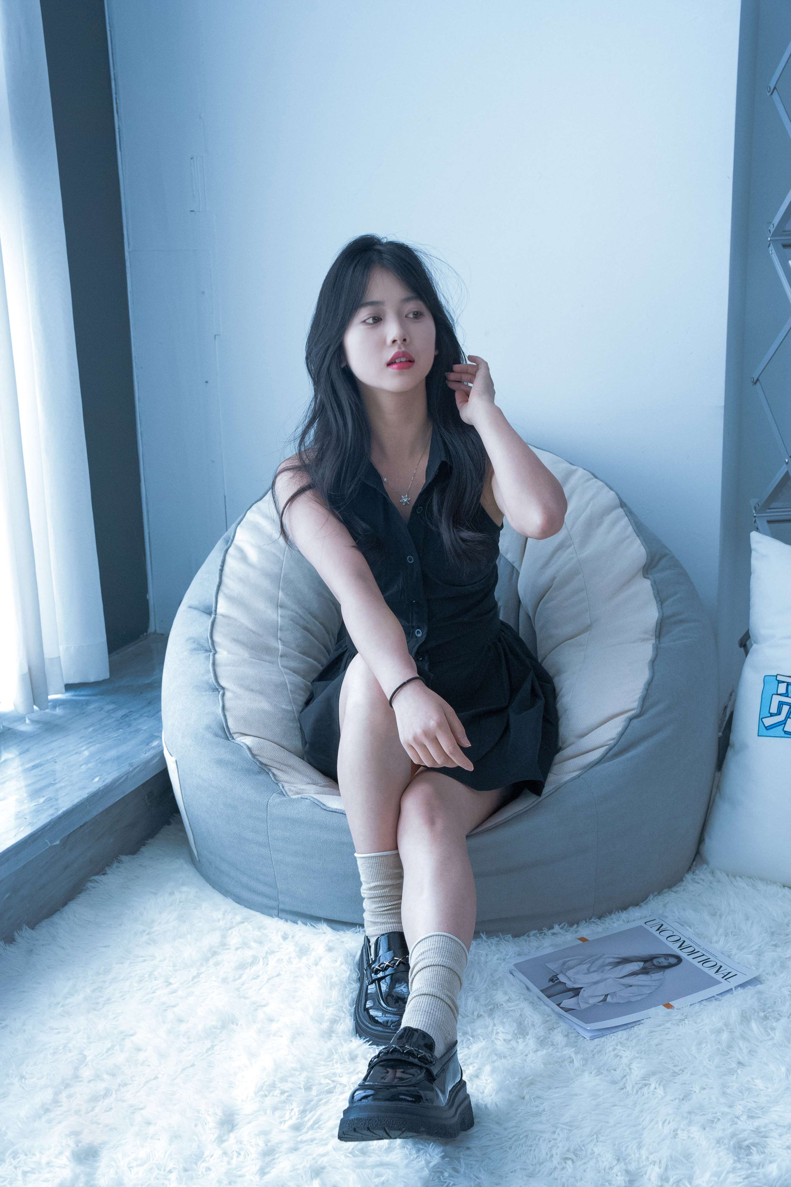 《小玲的皮鞋の棉袜脚丫》作品图