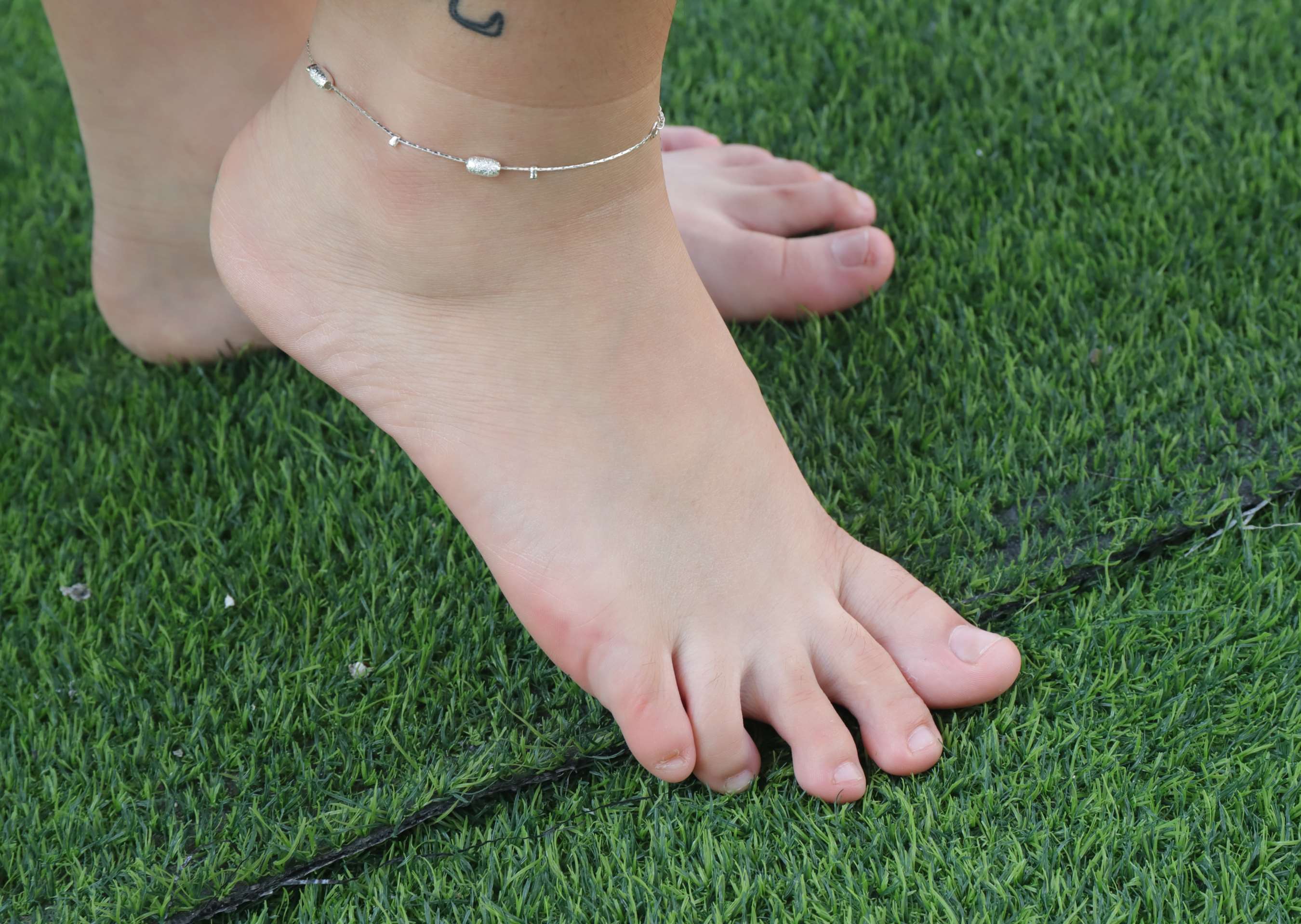 《大学生小芬脚丫纹字》作品图