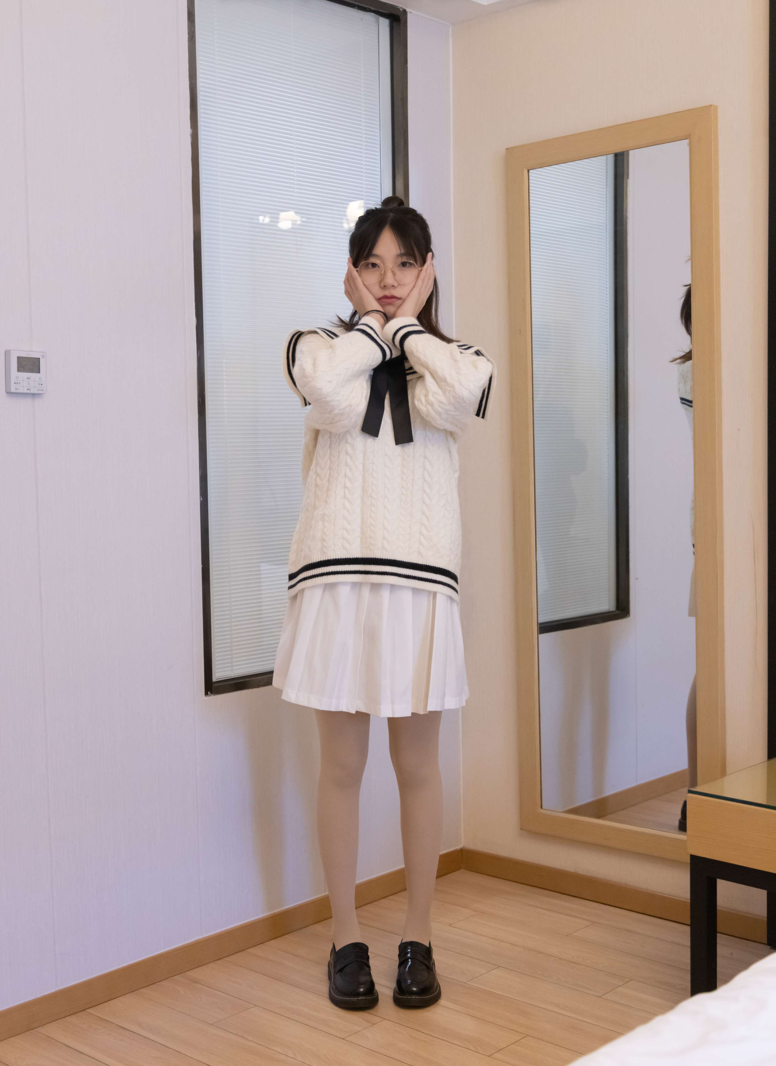 《小甜豆-黑皮鞋の厚肉丝》作品图