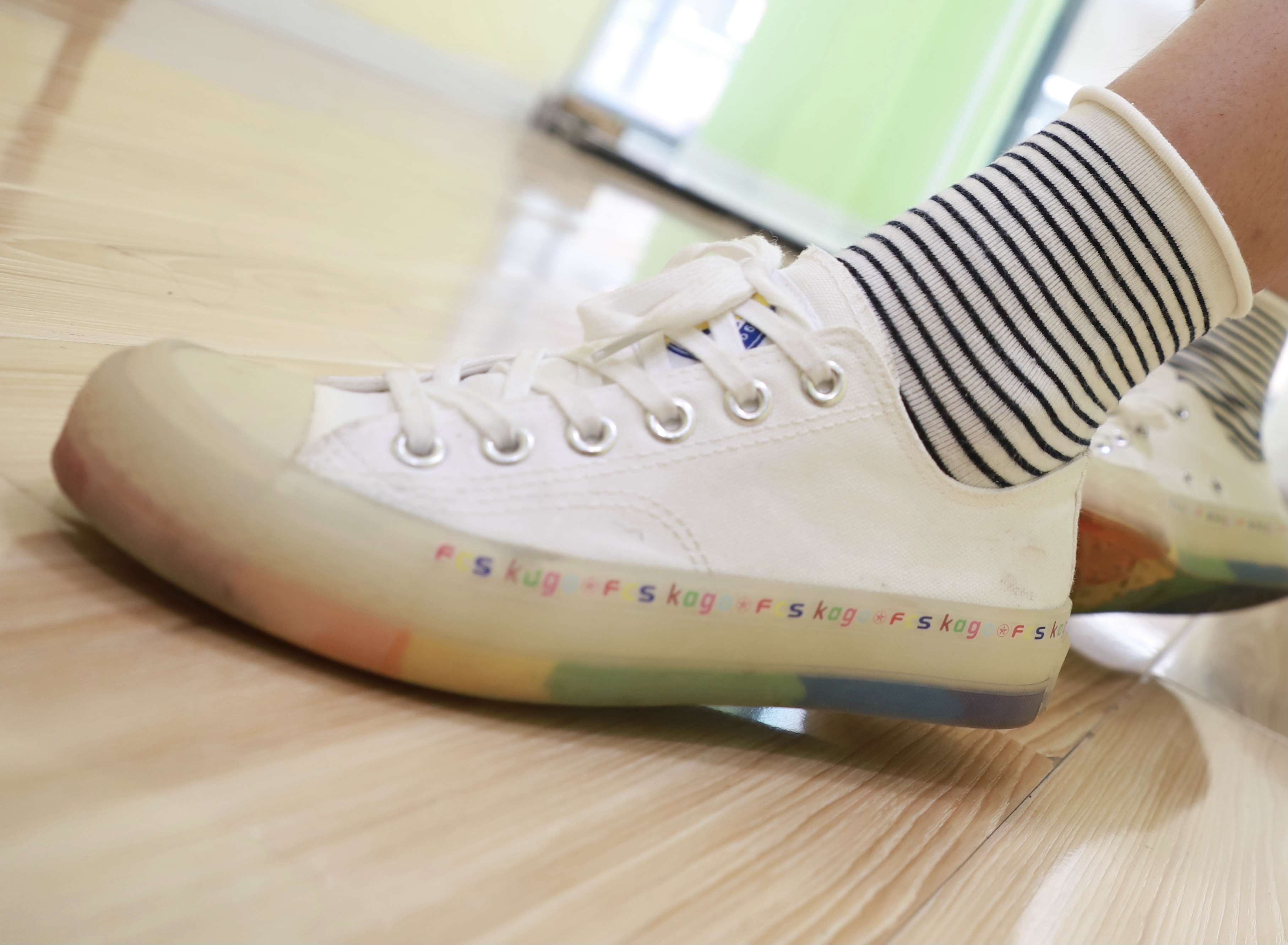 《黑色连衣裙の棉袜脚》作品图