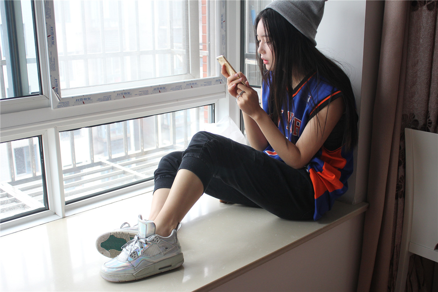 《阳台上的白袜》作品图