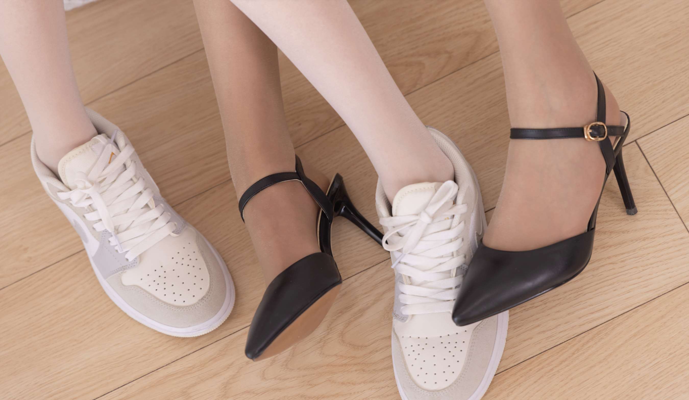 《小甜豆和稚予互脚》作品图