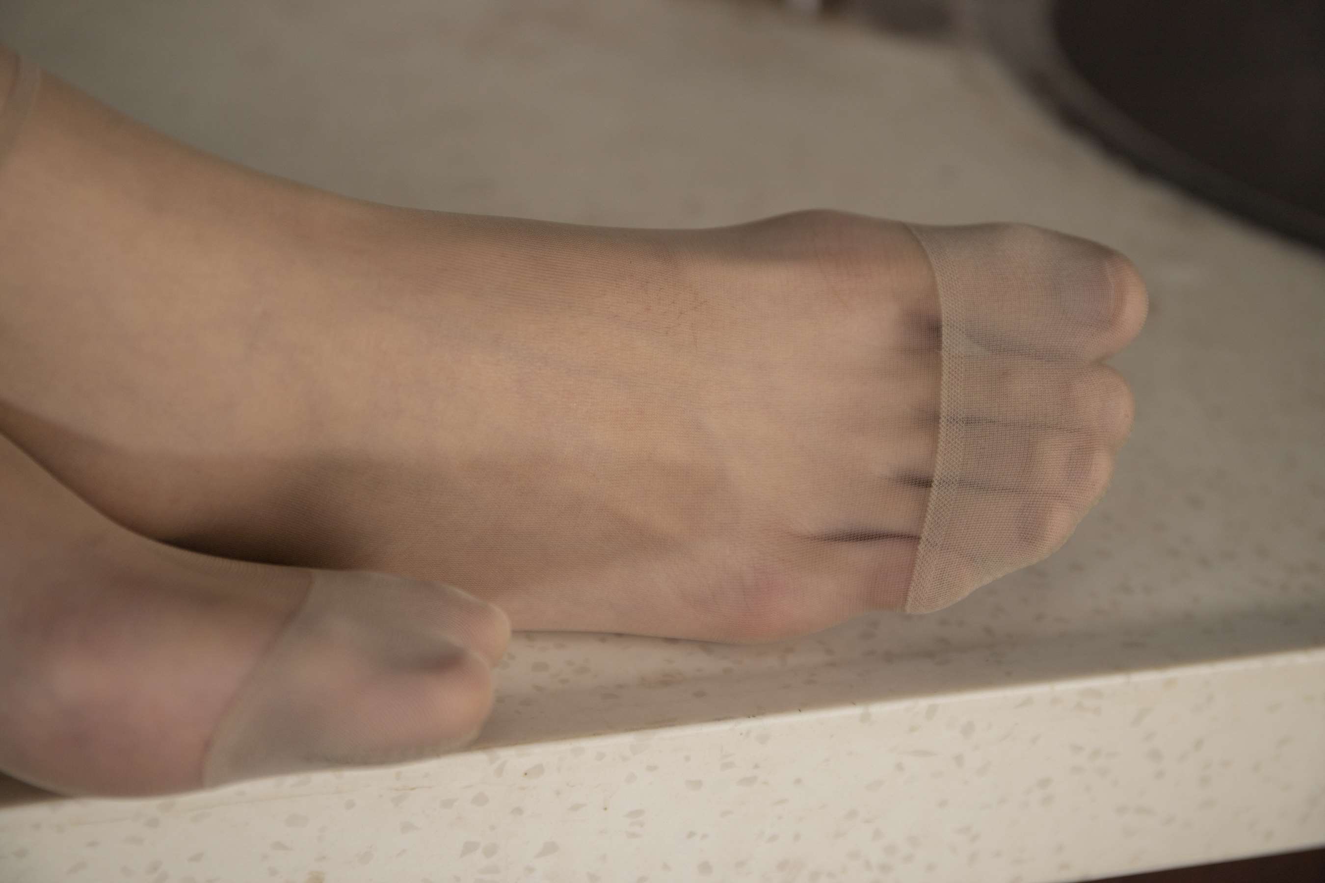 《露露厨房秀性感丝袜脚丫》作品图