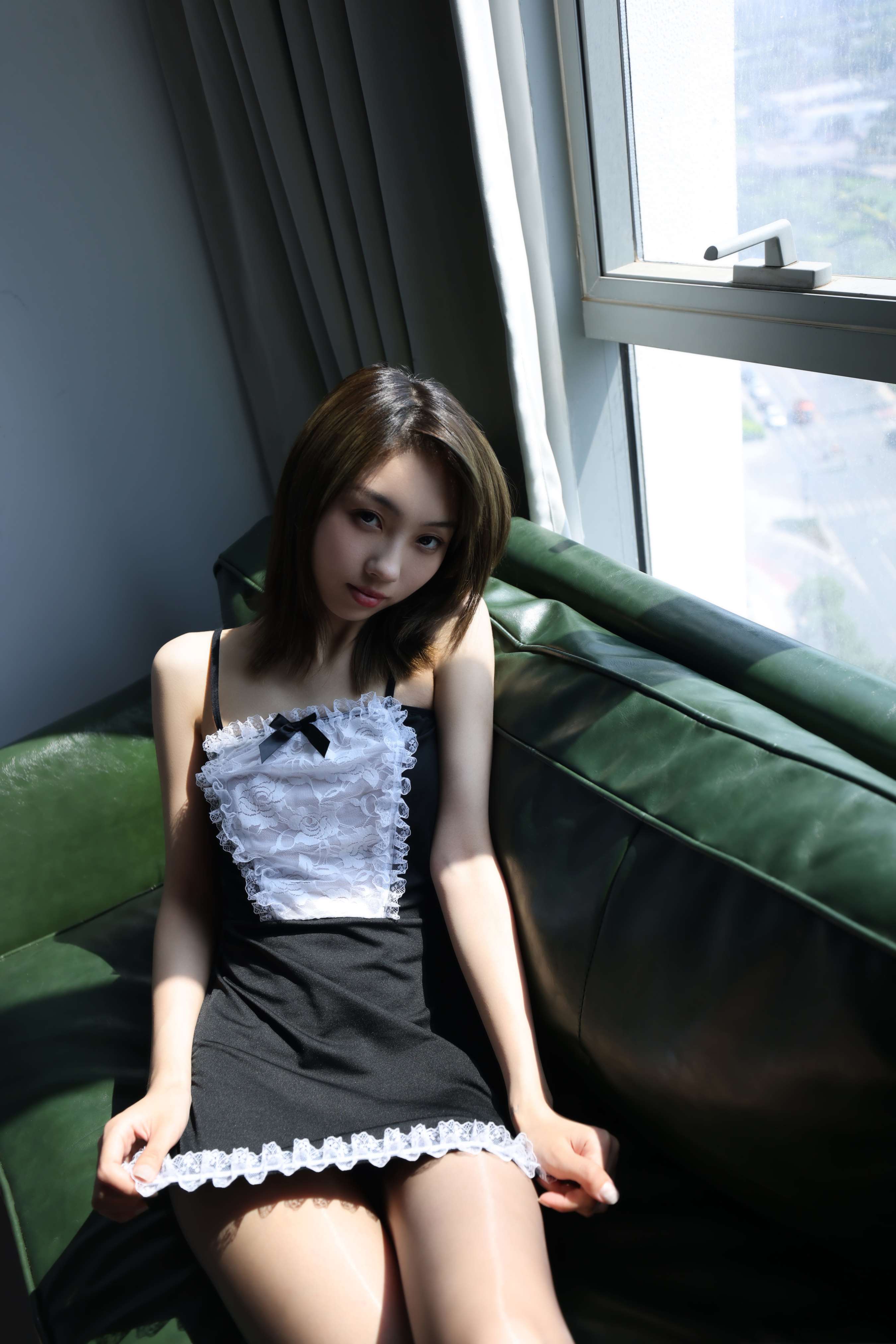 《霖霖女仆装の黑丝足》作品图