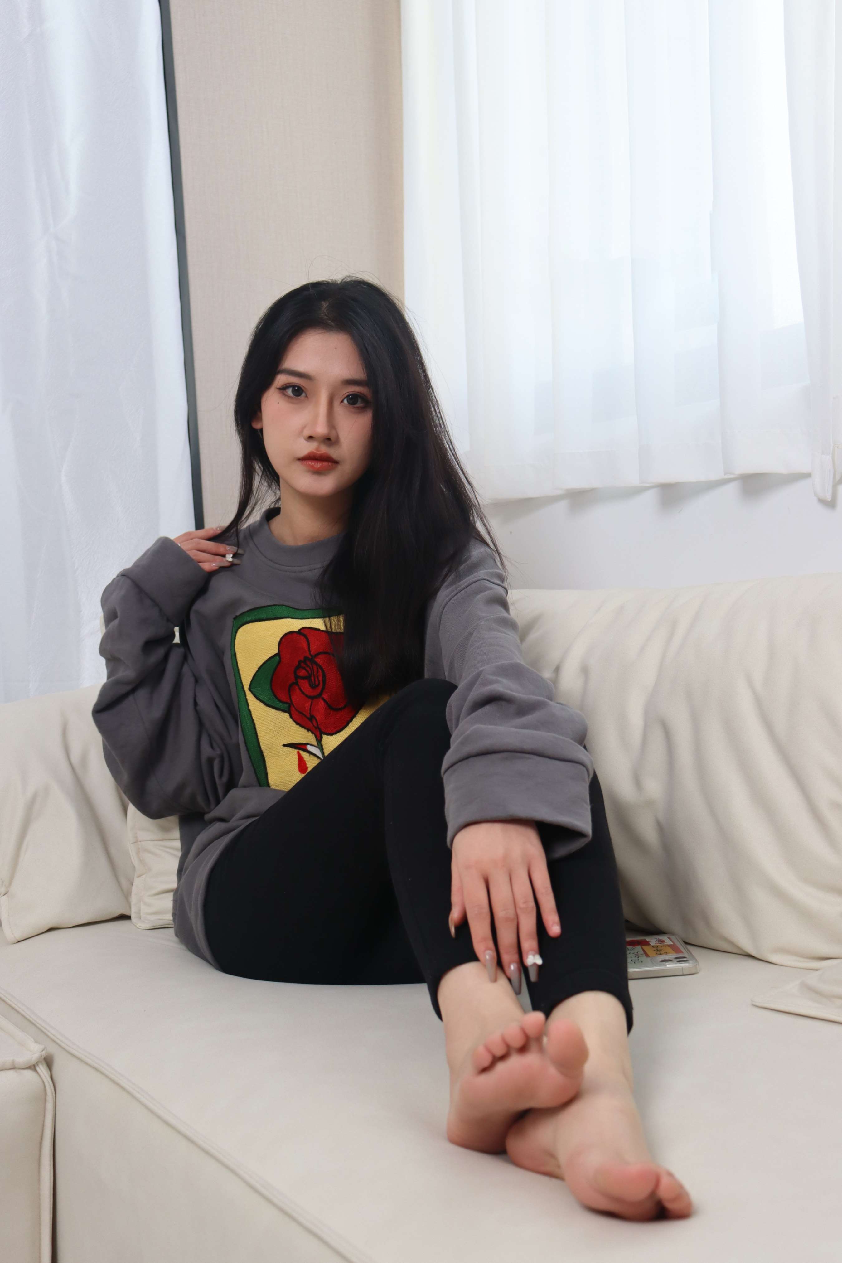 《Wendy沙发展嫩脚丫》作品图