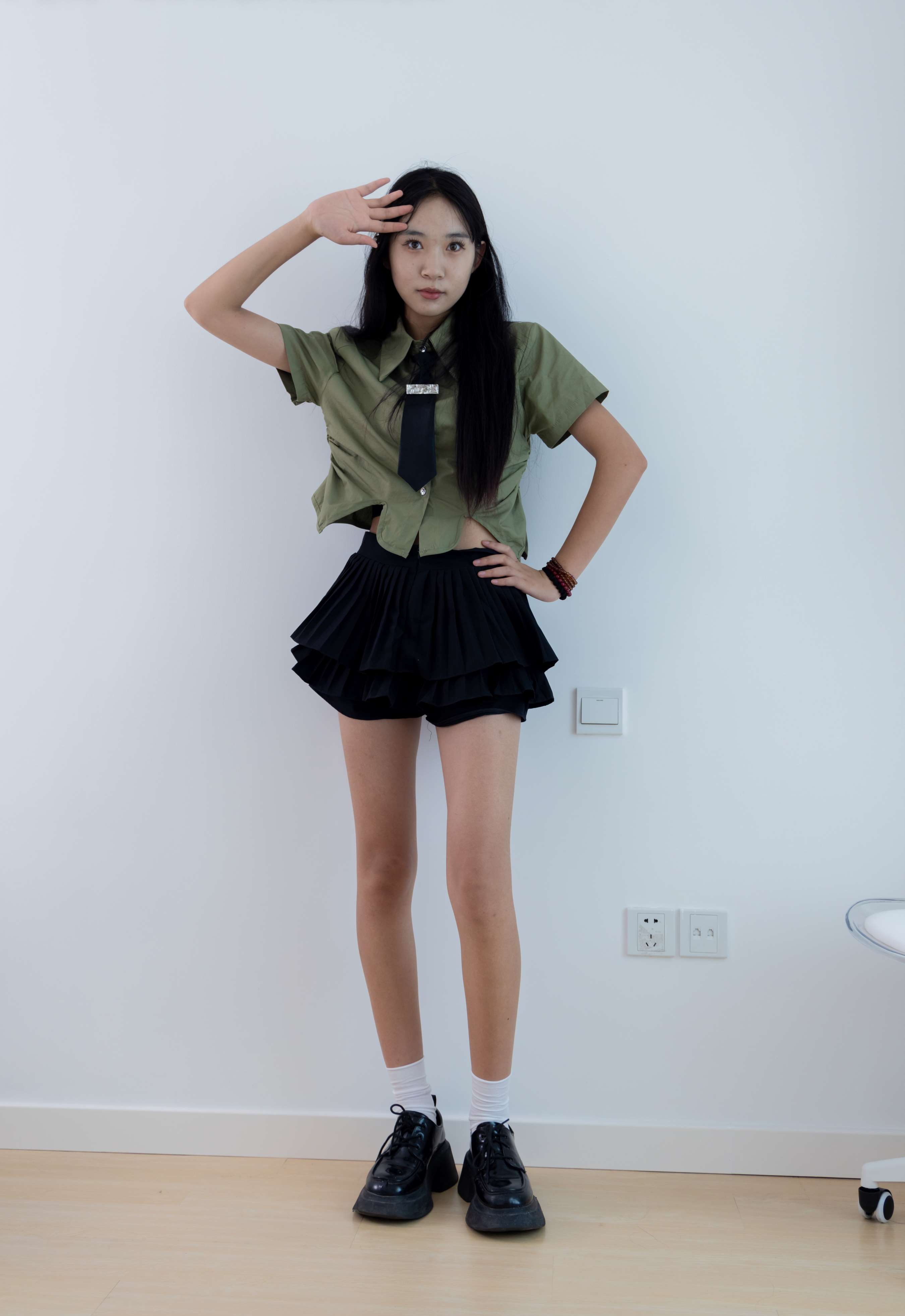 《登登皮鞋の白棉袜脚丫》作品图