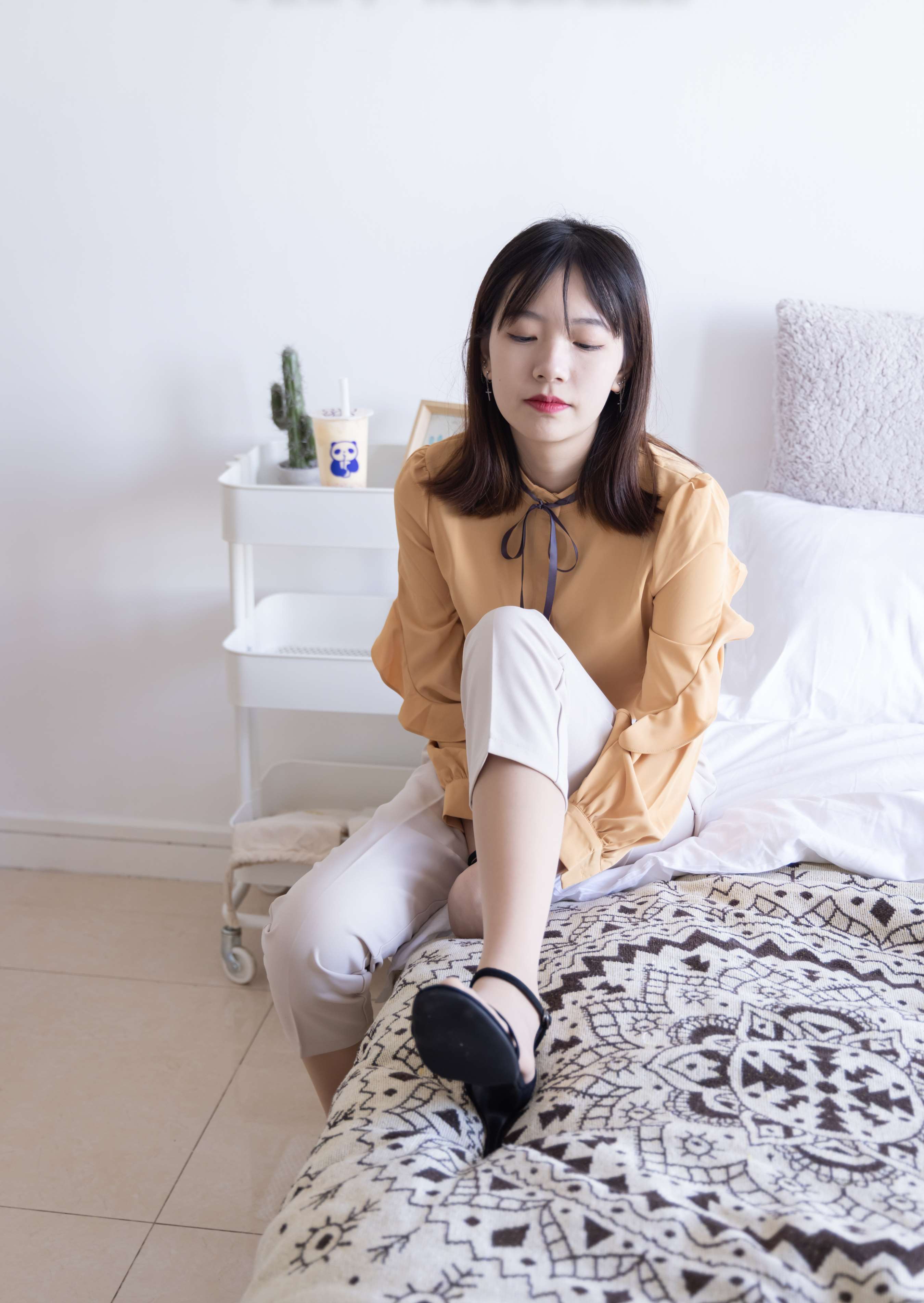 《小甜豆-三双高跟鞋、肉丝、裸足》作品图