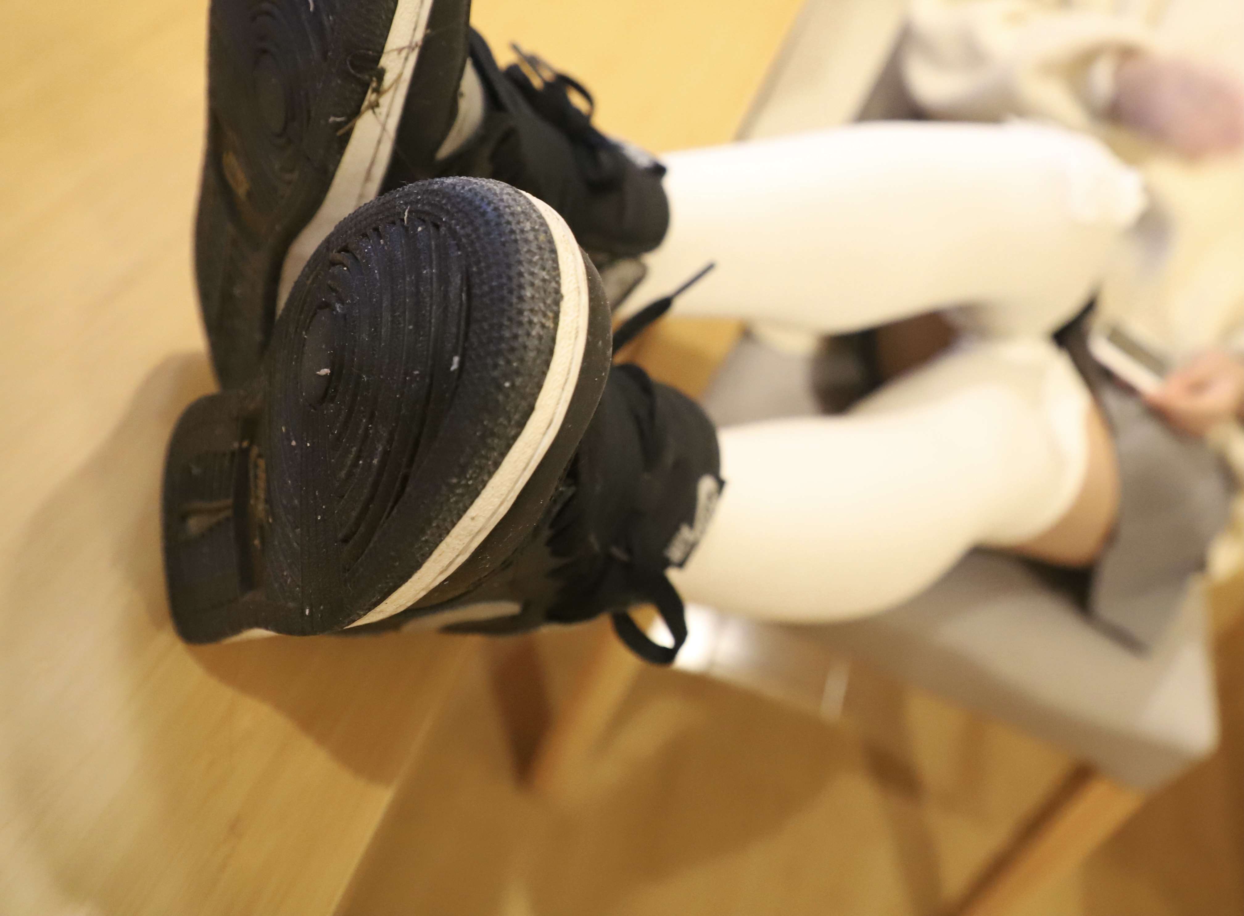 《球鞋の丝足》作品图