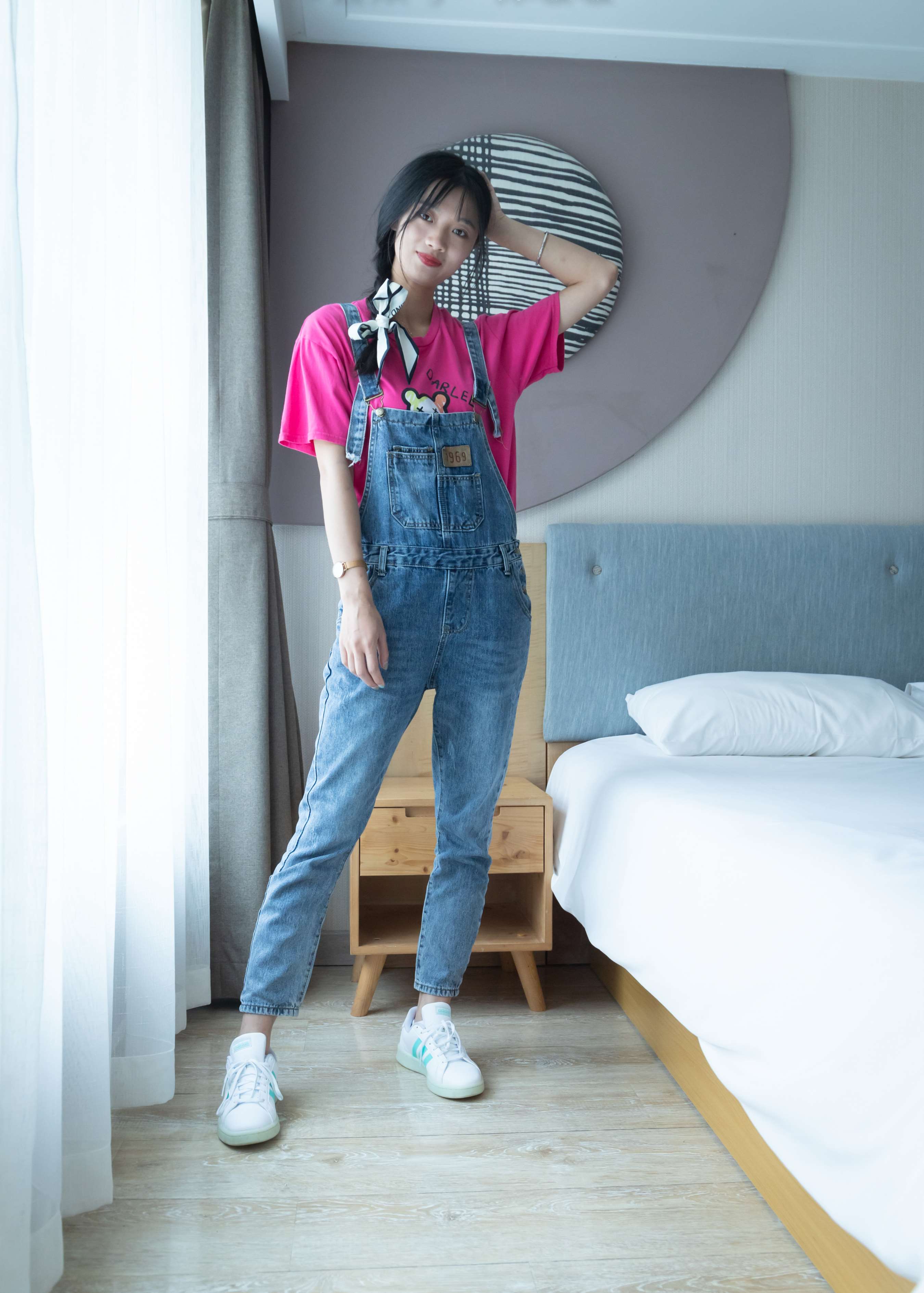 《涵涵学姐板鞋の白棉袜脚》作品图