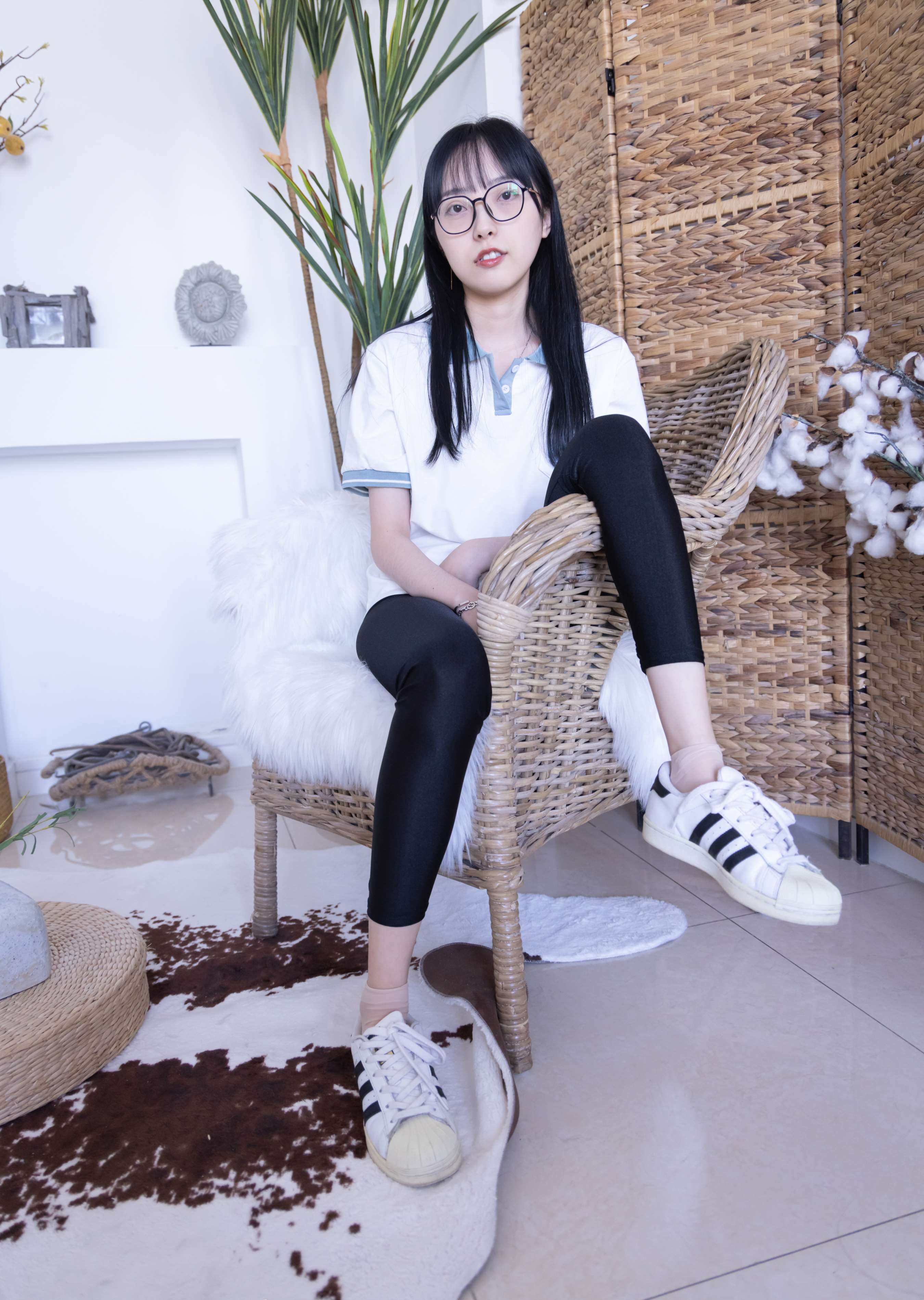 《师妹稚予匡威帆布鞋の短肉丝》作品图