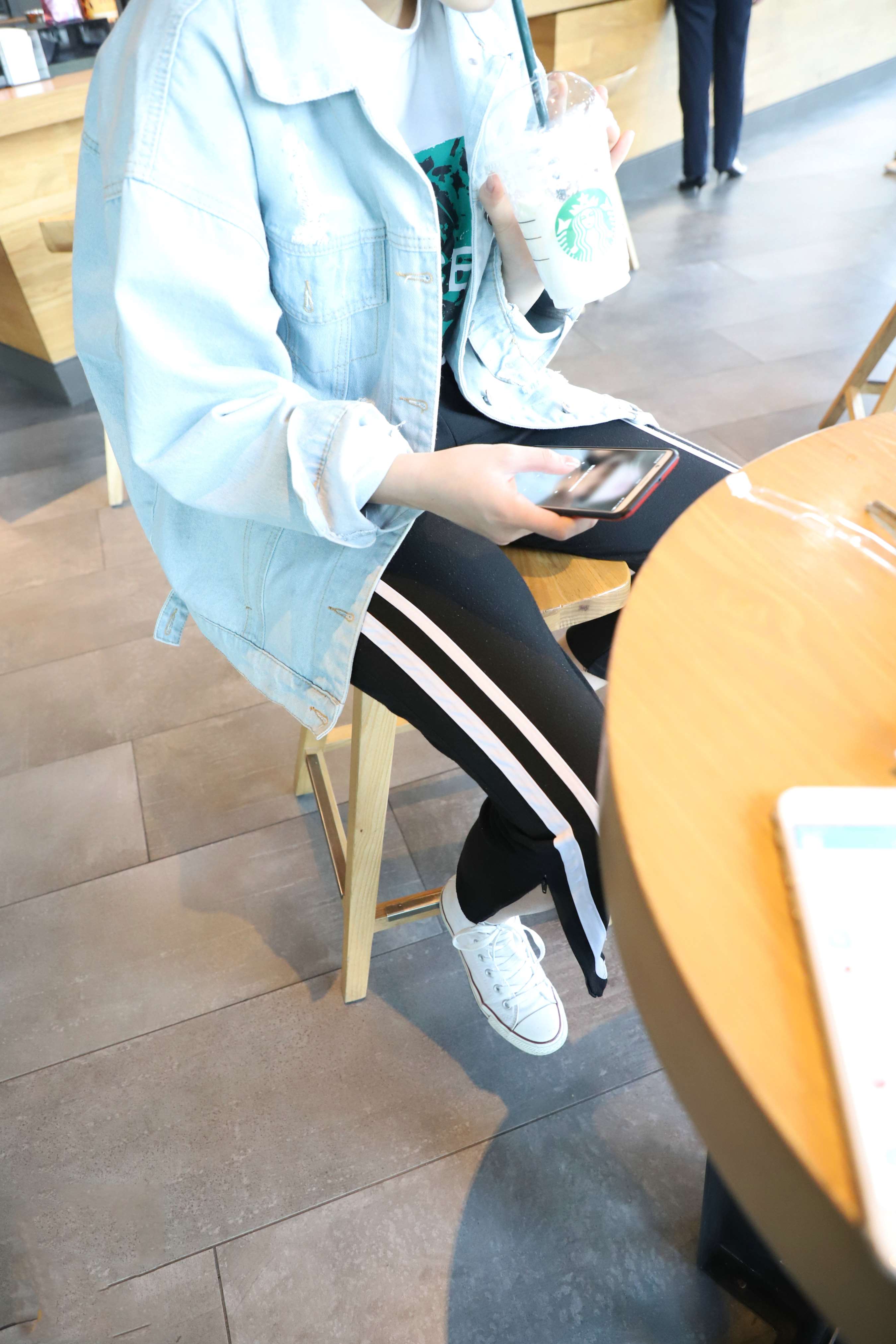 《师妹白脏棉袜脚》作品图