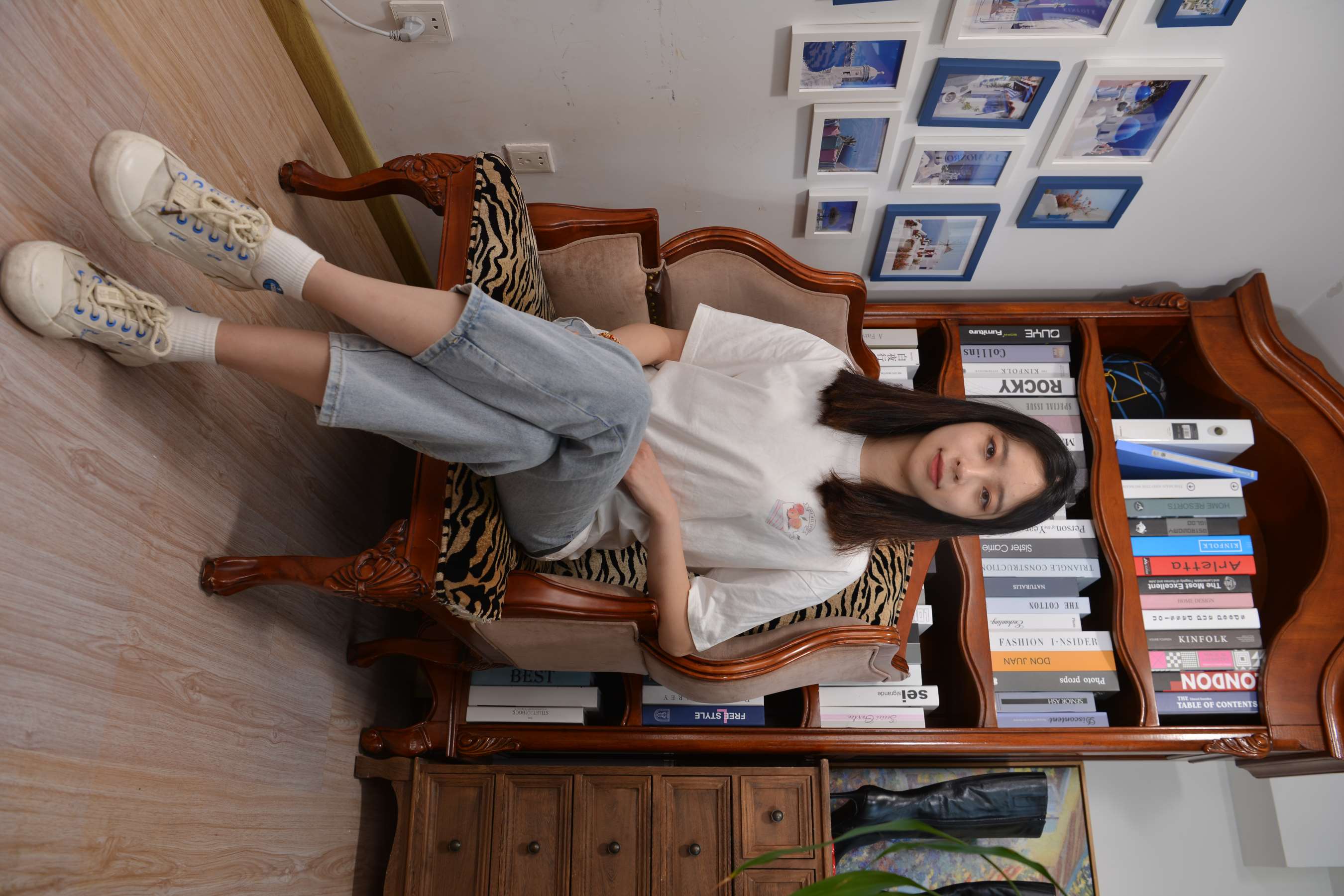 《小姐姐YIYI性感的40码大脚丫》作品图