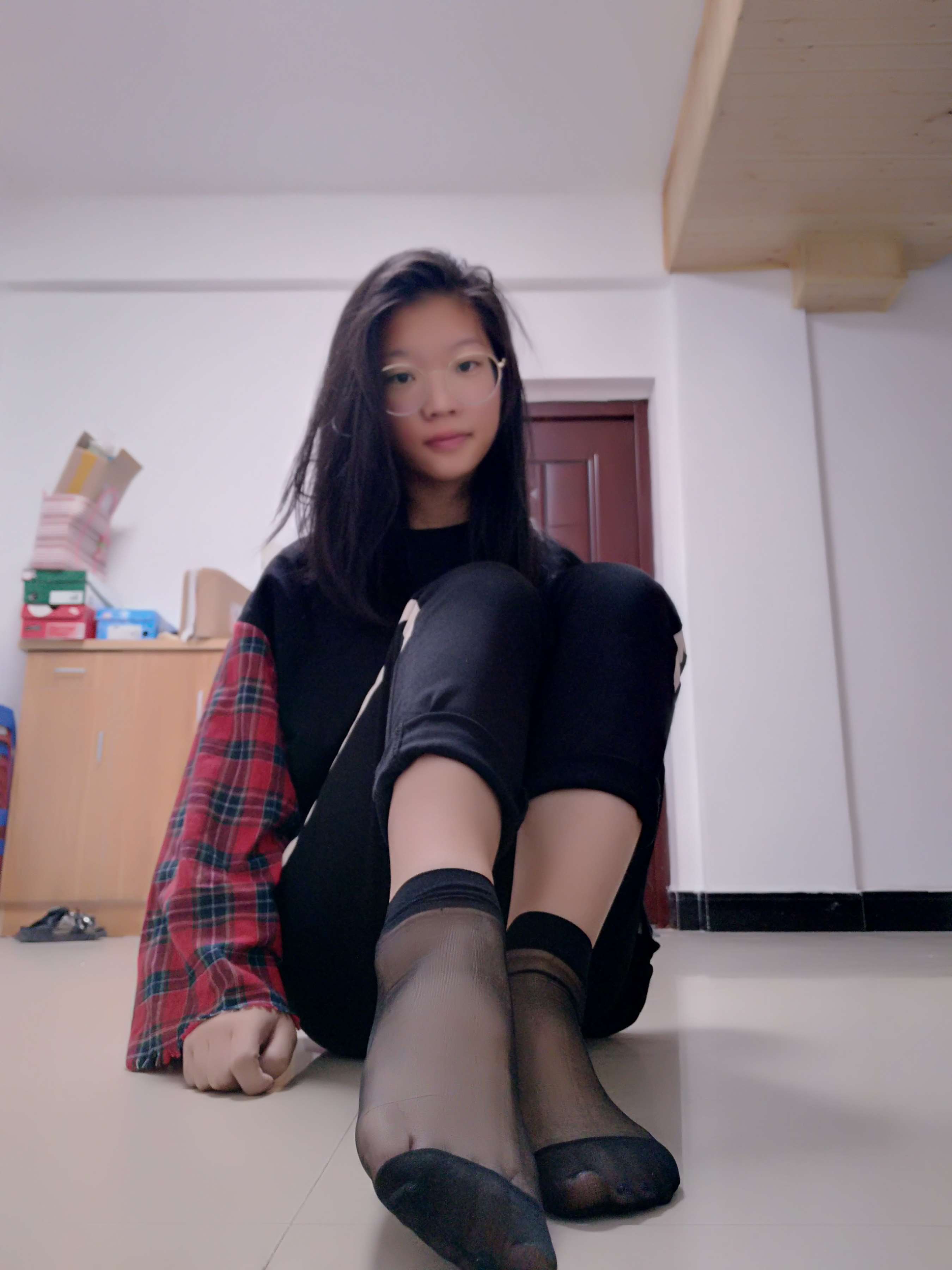 《婷婷的短丝脚丫》作品图