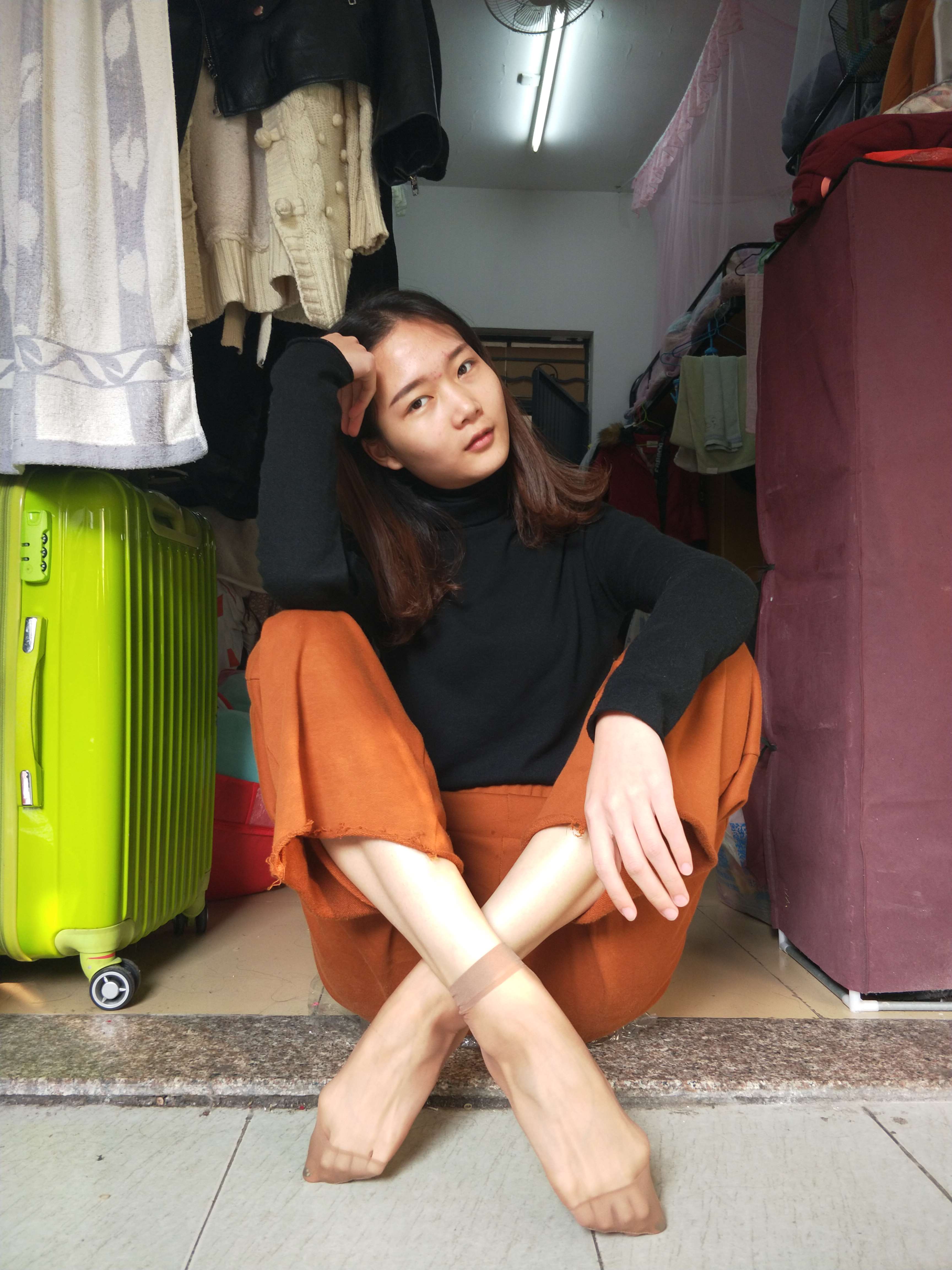 《子薇同学的短丝脚丫》作品图